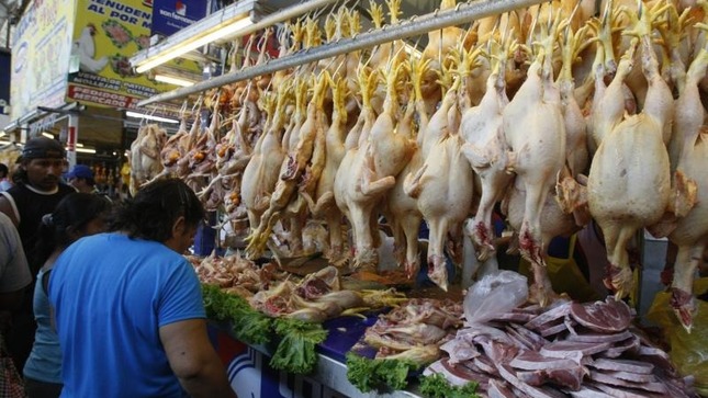 Conoce por qué el precio del pollo comenzó a disminuir en algunos mercados de Lima