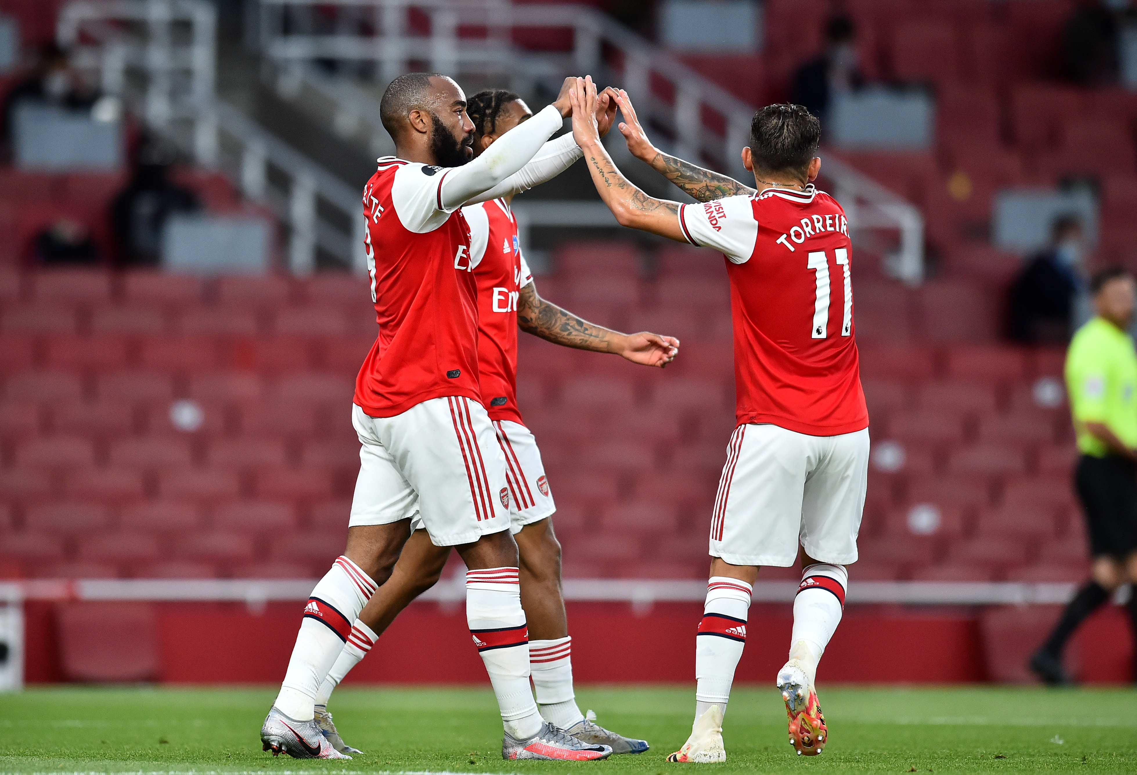15 July 2020, England, London: Arsenal's Alexandre Lacazette (L) celebrates with his teammates after scoring his side's first goal during the English Premier League soccer match between Arsenal and Liverpool at the Emirates Stadium. Photo: Glyn Kirk/Nmc Pool/PA Wire/dpa