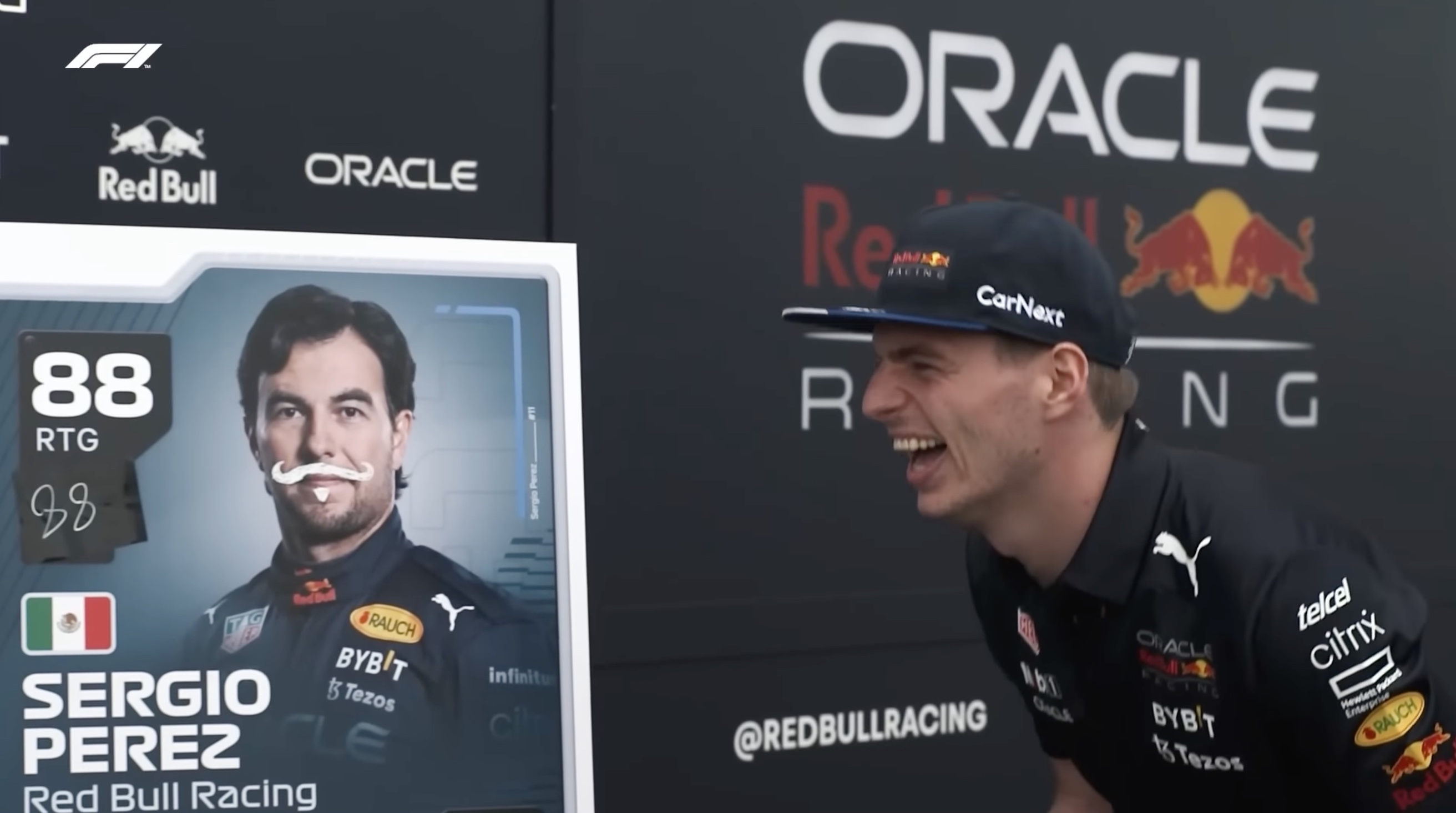 Max Verstappen bromeó con Checo Pérez y le pintó un bigote en juego de la Fórmula 1