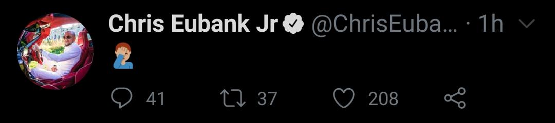 Chris Eubank solo compartió un emoji para expresar lo ocurrido durante el encuentro, pues el boxeador tapatío lanzó a la lona al pugilista turco hacia la mitad del tercer round (Foto: Twitter/ @ChrisEubank)