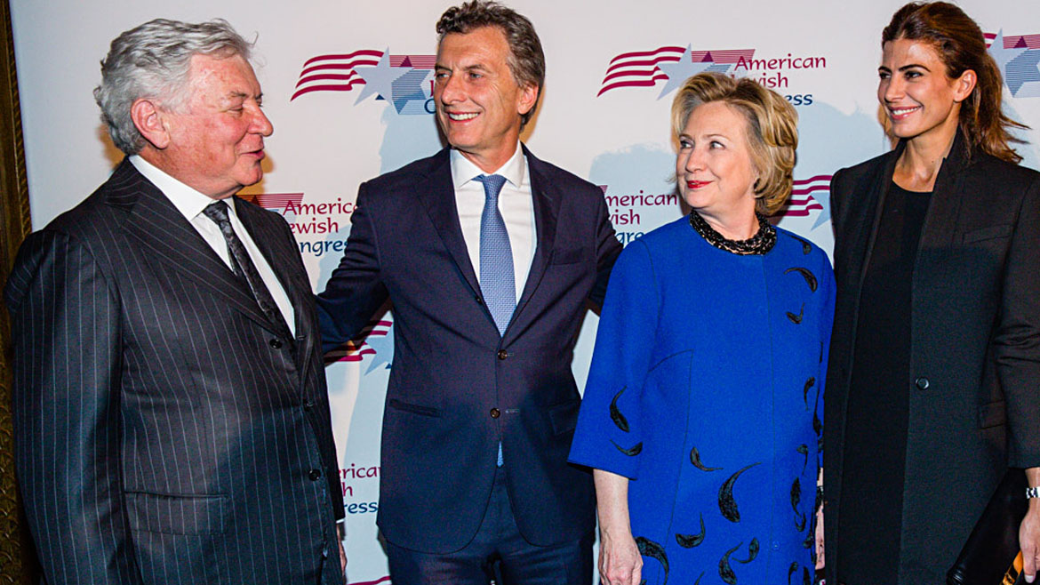 Jack Rosen, Mauricio Macri, Hillary Clinton y Juliana Awada durante una cena en Washington