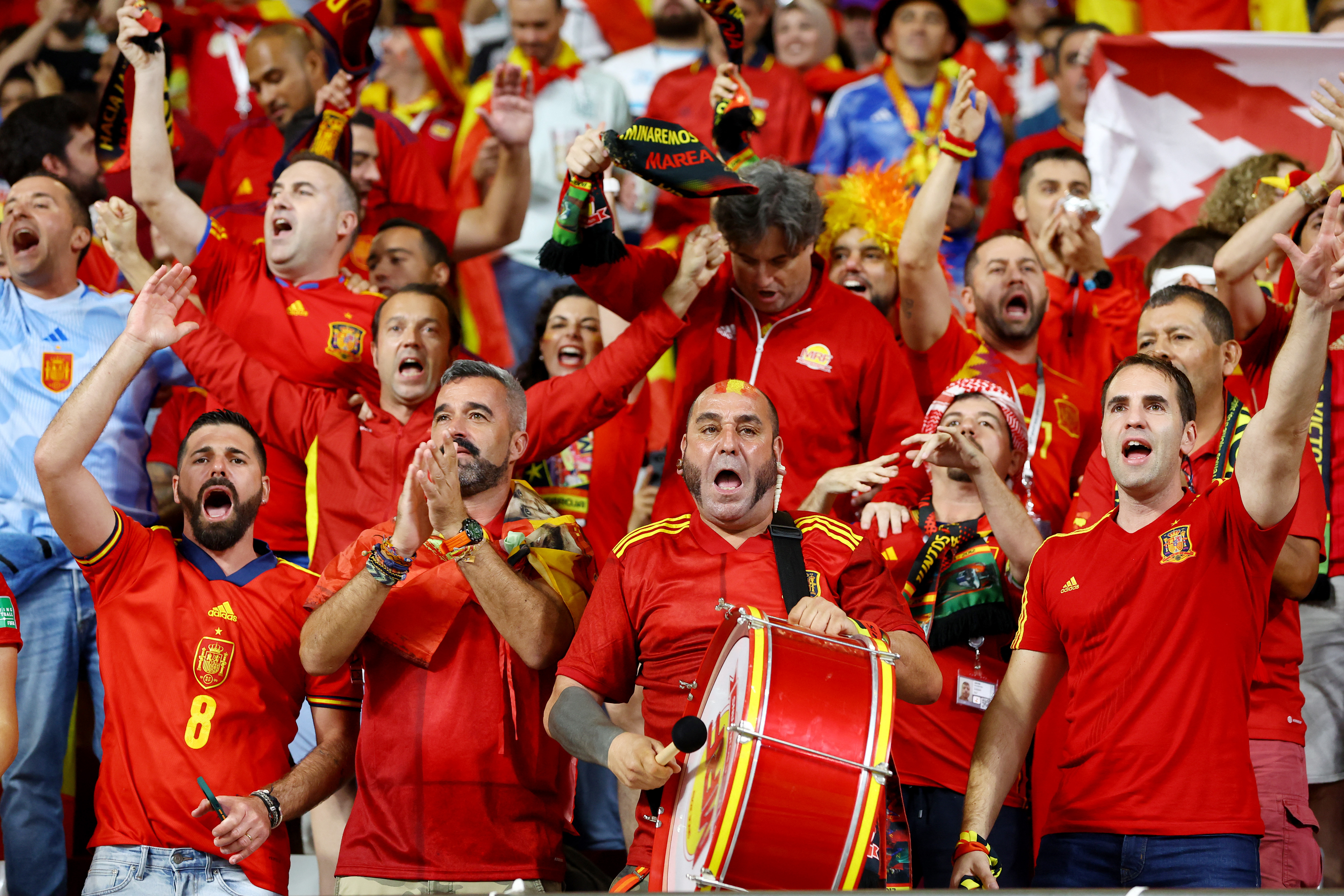La hinchada española sueña con ganar su segunda Copa del Mundo en Qatar 2022 (REUTERS/Paul Childs)
