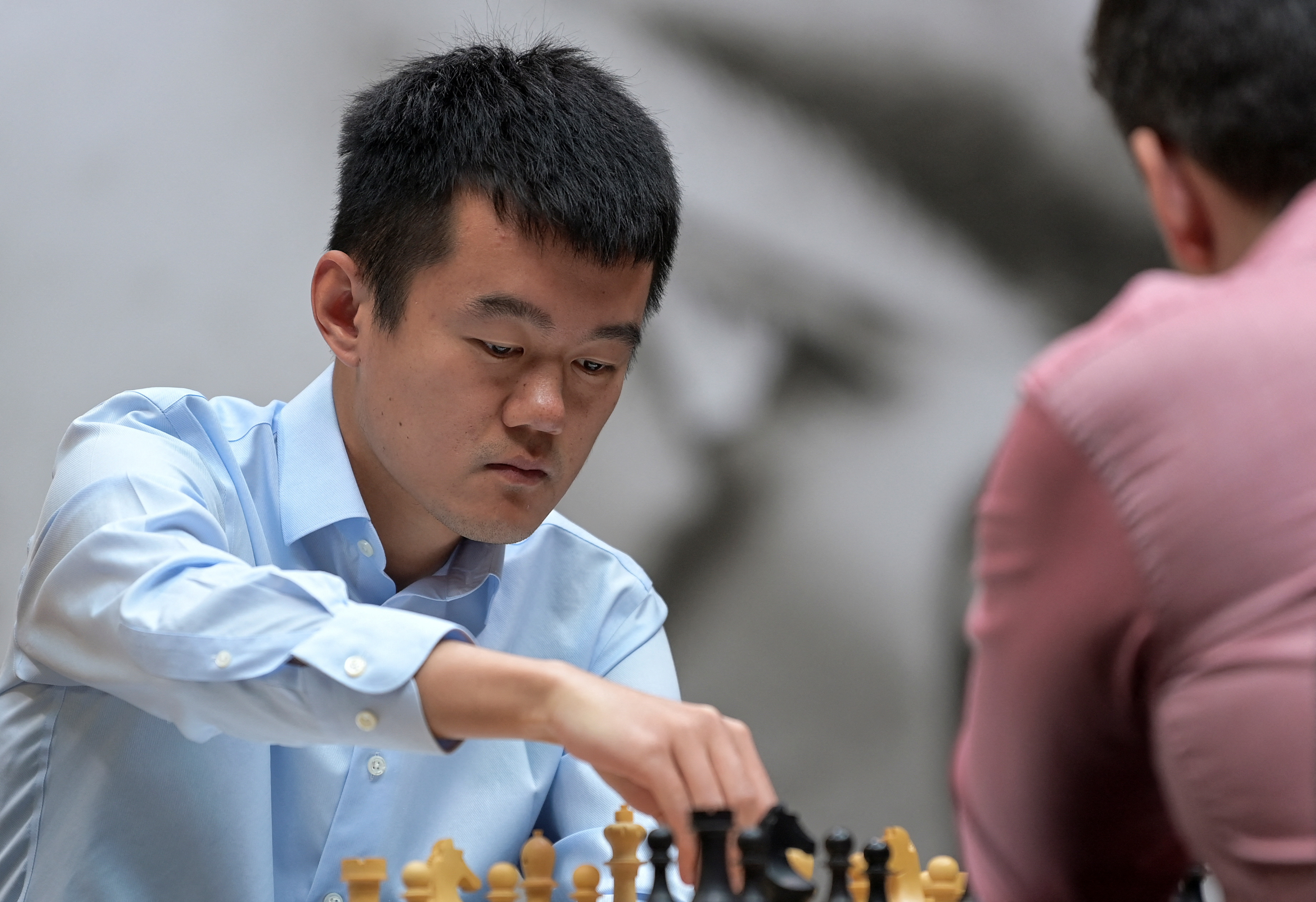 Ding Liren, en Kazajistán, durante la disputa del Mundial de ajedrez (REUTERS/Turar Kazangapov)