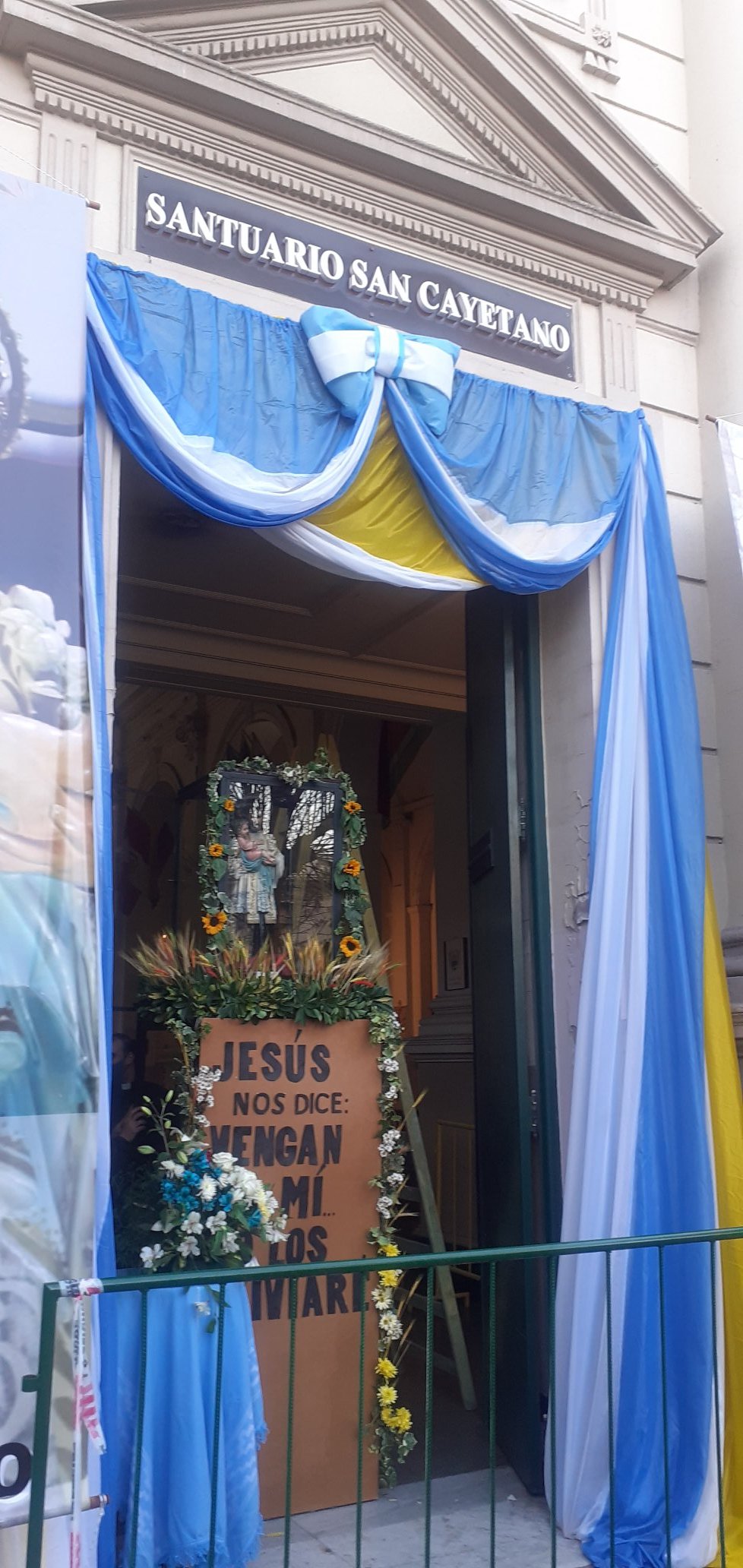 Para la grey católica argentina, el día “del Santo Argentino” por antonomasia (aunque jamás haya pisado suelo argentino y es italiano hasta la medula) se celebra por San Cayetano