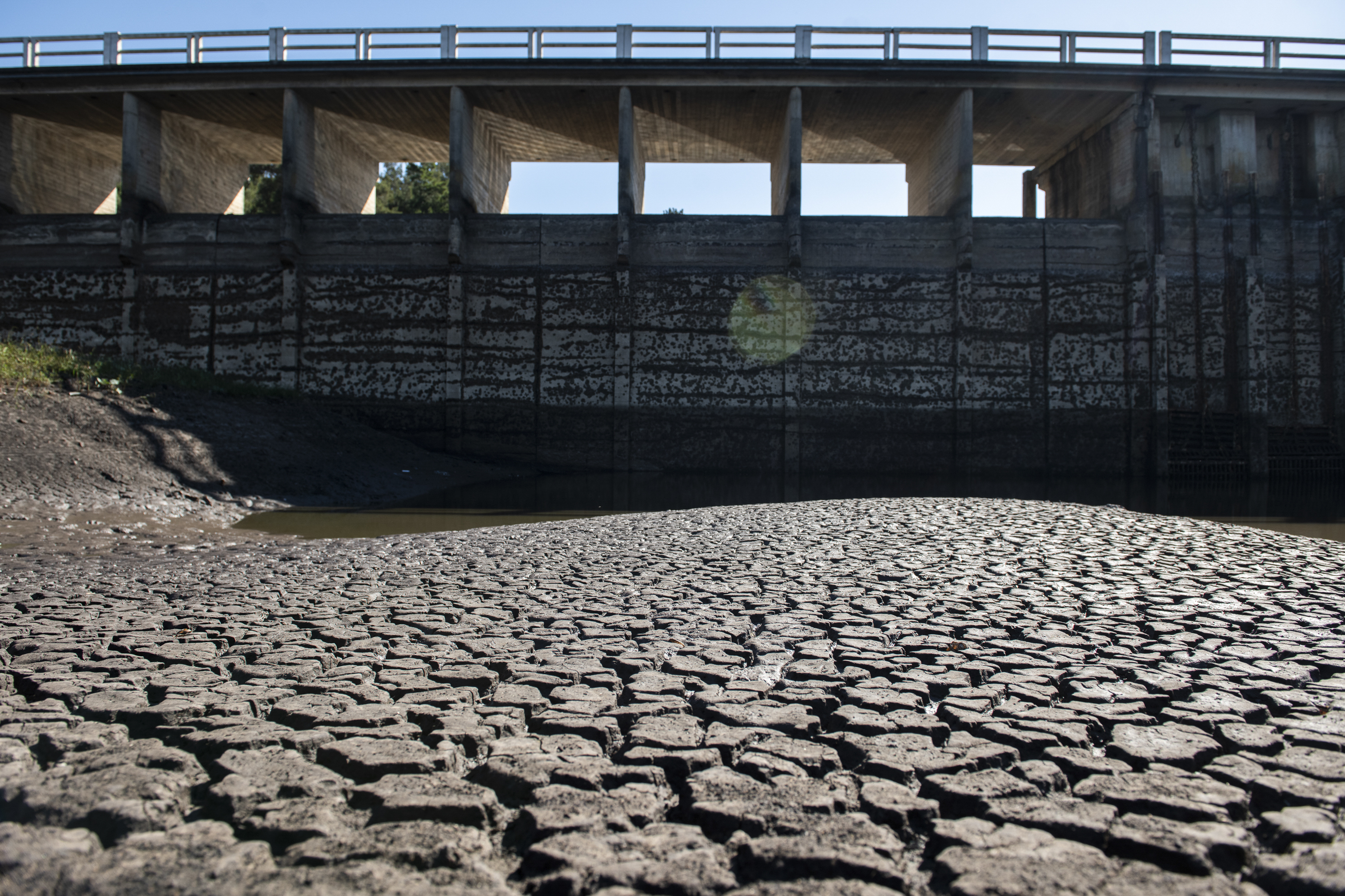 La sequía generó una crisis hídrica en Uruguay: sale agua salada de los grifos 