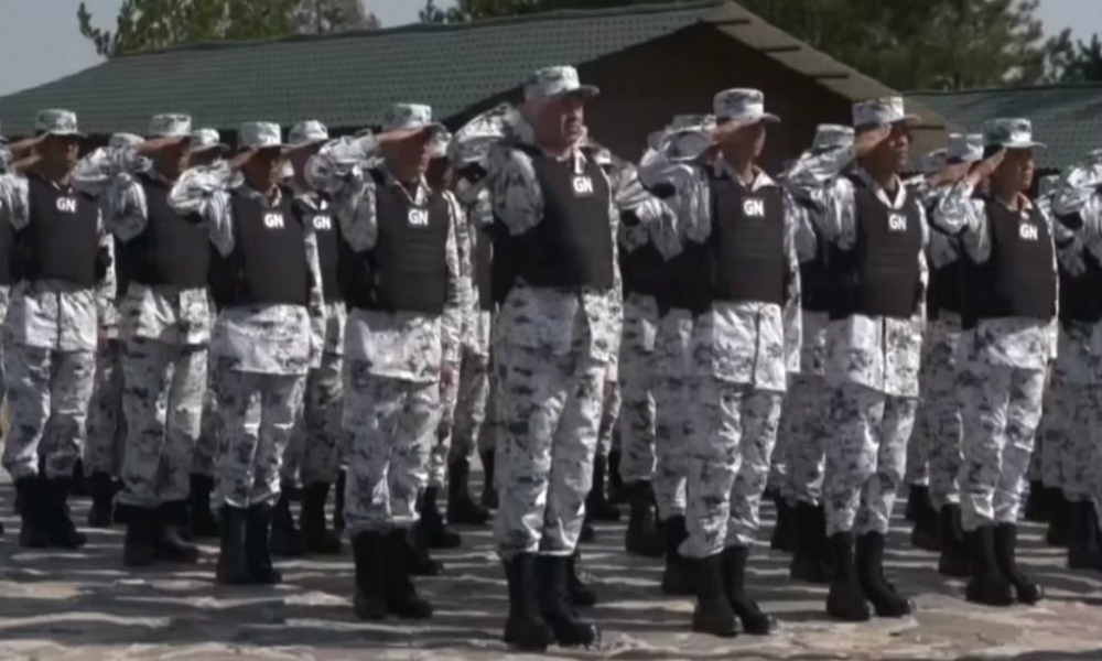 También se han reportado uniformes similares a los de la Guardia Nacional en mansos de delincuentes 
(Foto: Especial)