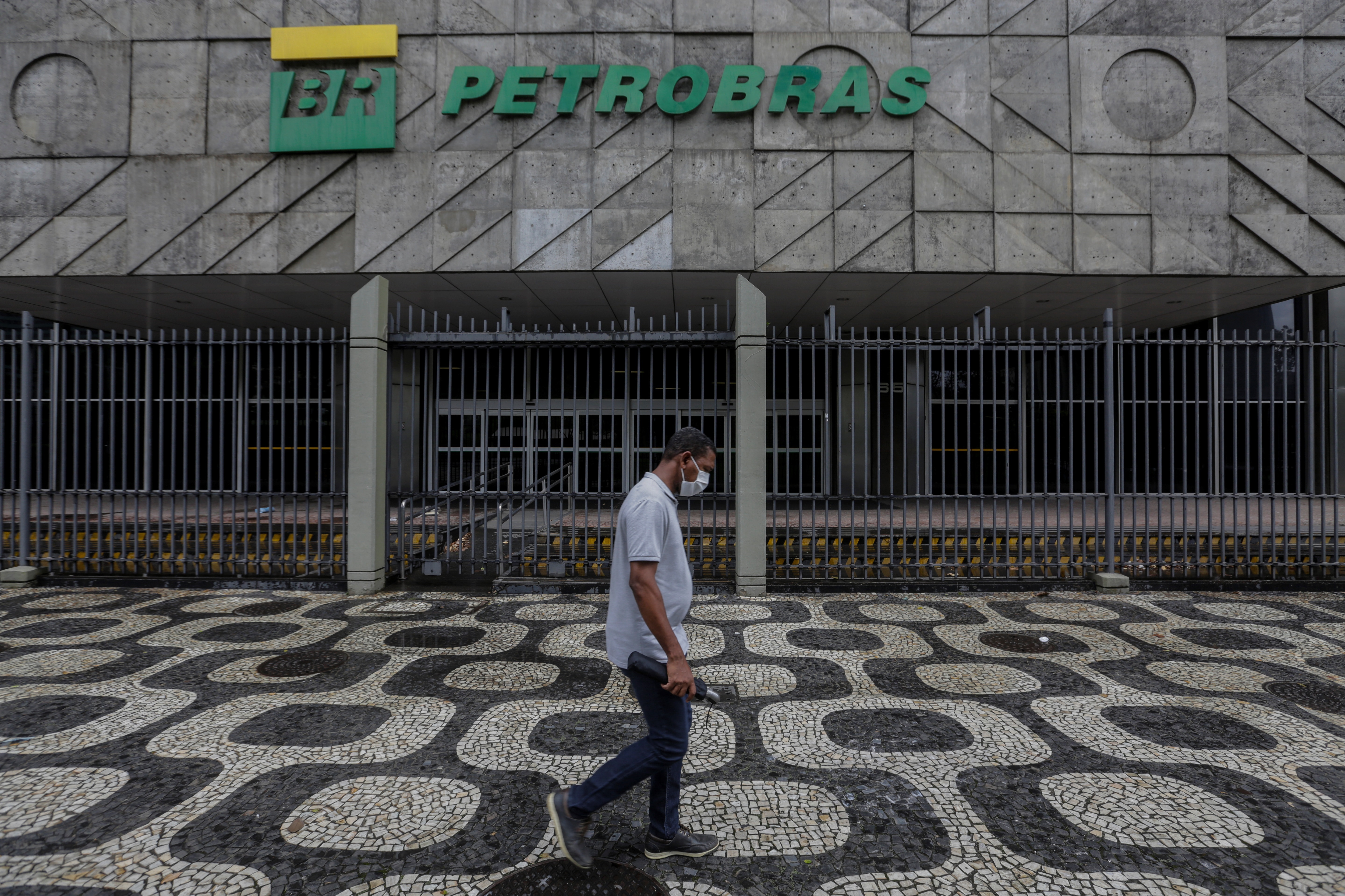 Collor fue hallado culpable de recibir 20 millones de reales en beneficio de una exfilial de Petrobras, BR Distribuidora, y del empresario Joao Lyra (EFE)