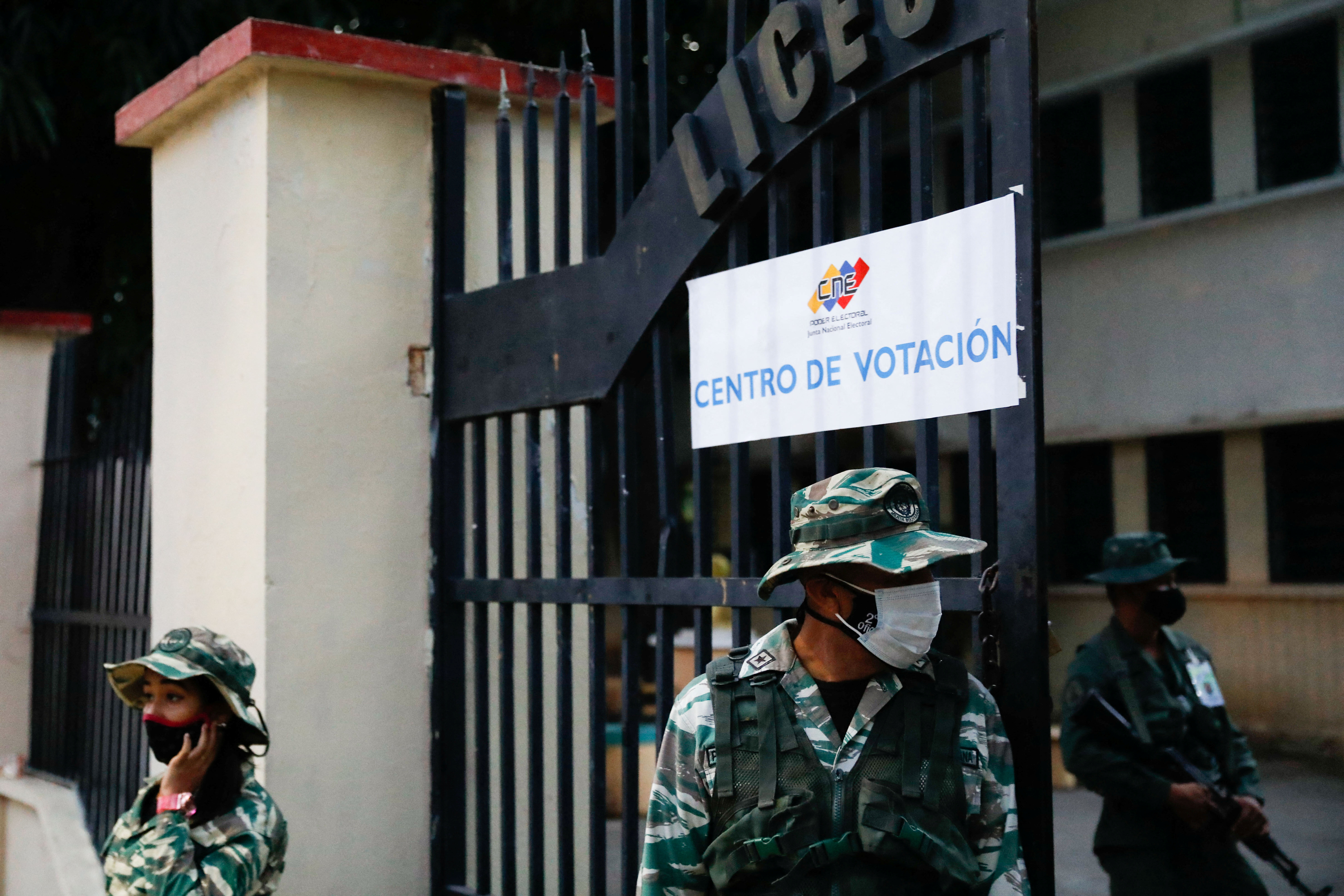 La oposición exigió que cierren los centros de votación donde ya no haya electores (REUTERS/Leonardo Fernandez Viloria)