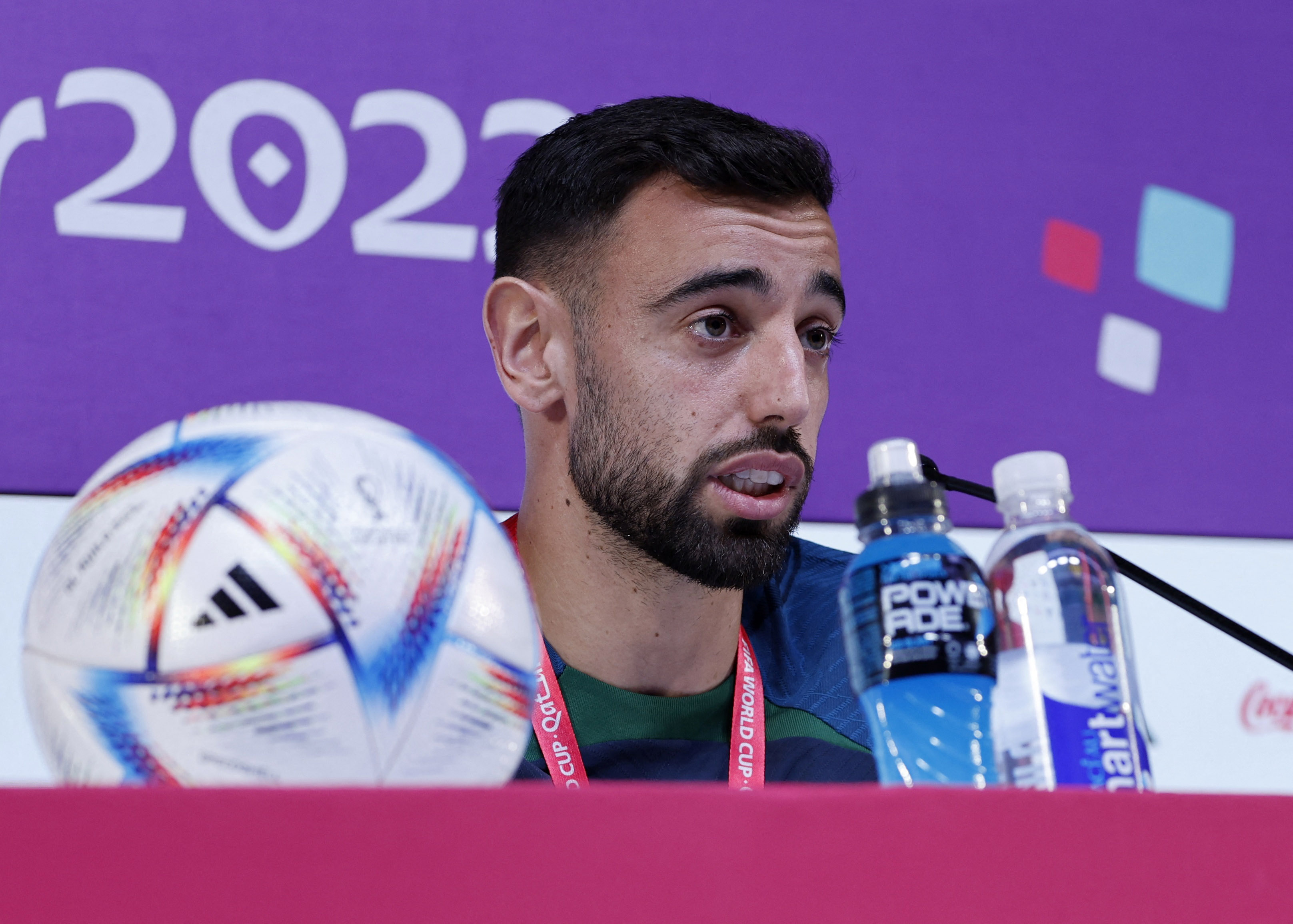 "É sua decisão pessoal.  Envolve ele e sua família.  Nós não conversamos sobre isso.  Nosso foco é a Copa do Mundo"disse Bruno Fernandes (REUTERS/Suhaib Salem)