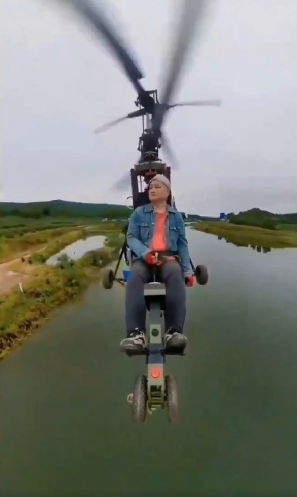 Un influencer murió tras estrellar un helicóptero ultraligero mientras realizaba una transmisión en vivo 