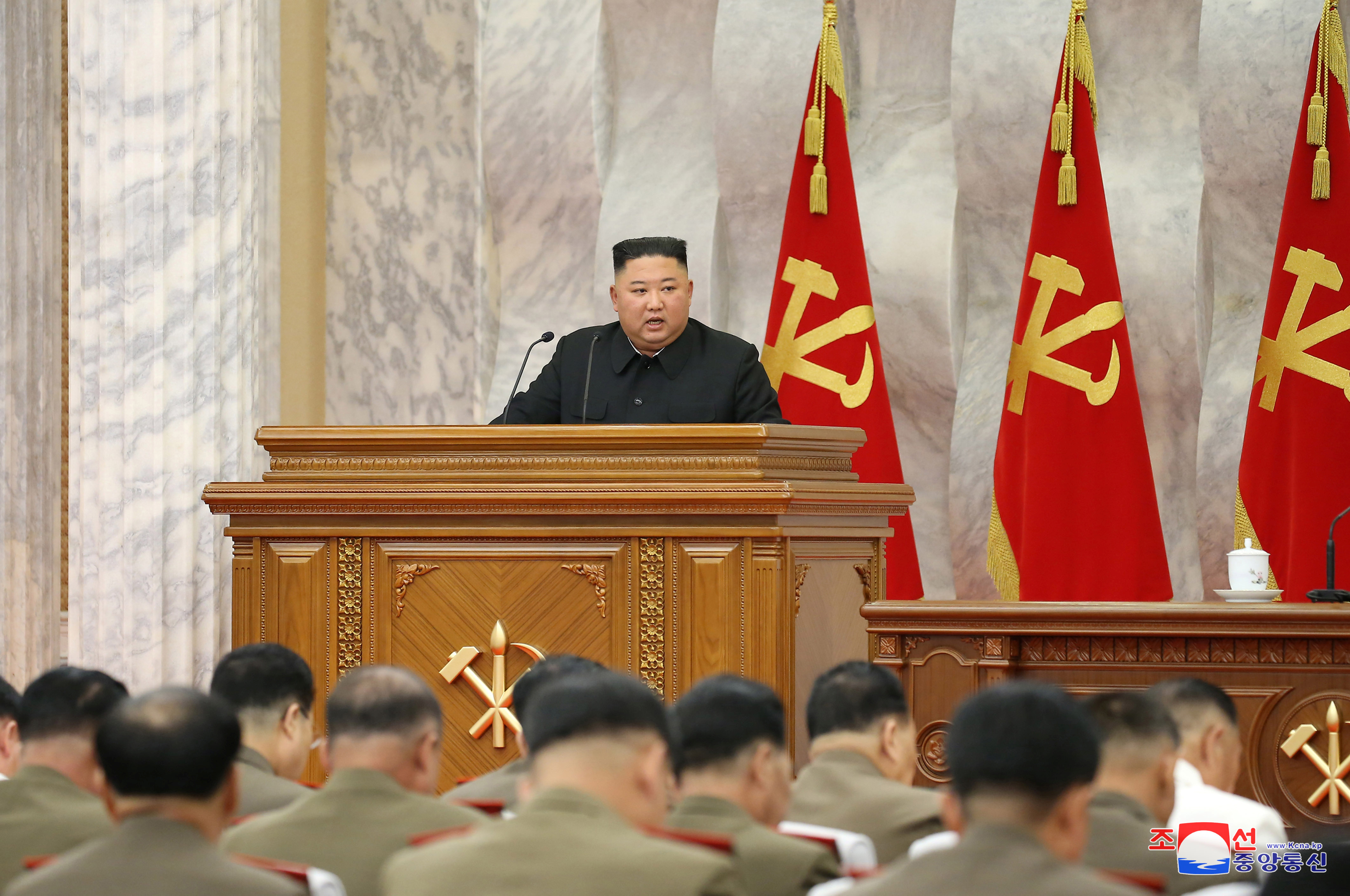 Kim Jong-un encabeza una reunión de la Séptima Comisión Militar Central del Partido de los Trabajadores de Corea (WPK), en una imagen publicada por la agencia de noticias estatal el pasado 19 de julio (Reuters)