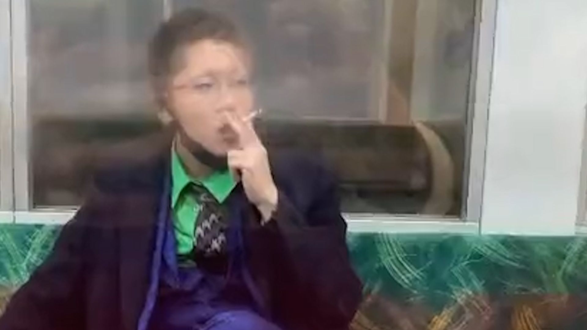 cebra protesta Corte El atacante vestido de Joker en el tren de Tokio aseguró que buscaba  asesinar a alguien para ser condenado a muerte - Infobae