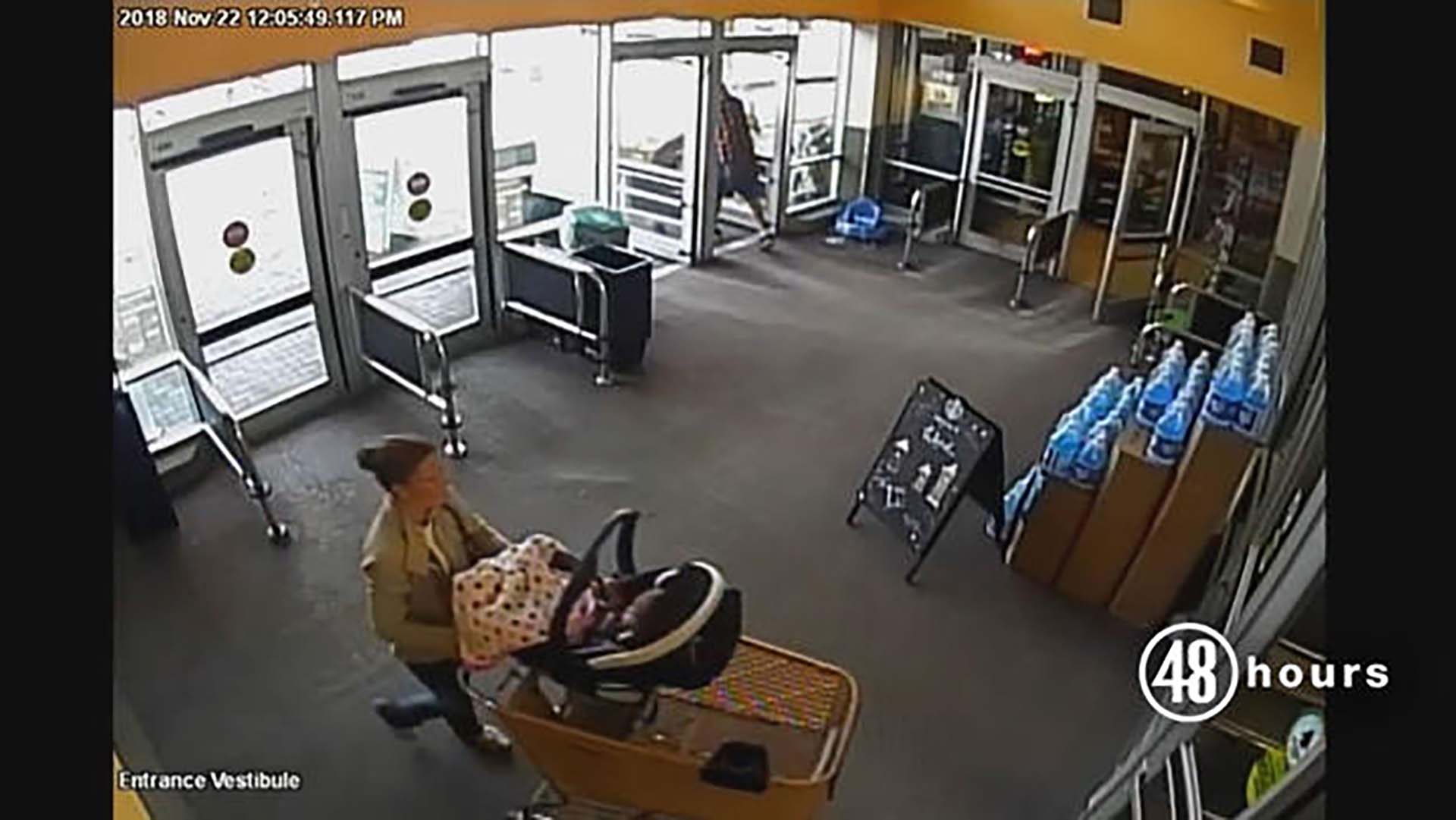 Las cámaras de seguridad muestran a Kelsey Berreth, en la última vez que fue vista en público, el 22 de noviembre de 2018 en un supermercado con su pequeña hija