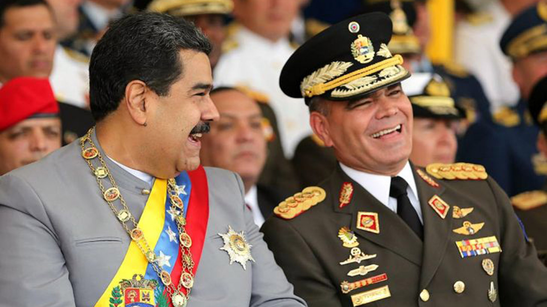 Eran otros tiempos en que habían risas entre Padrino López y Maduro