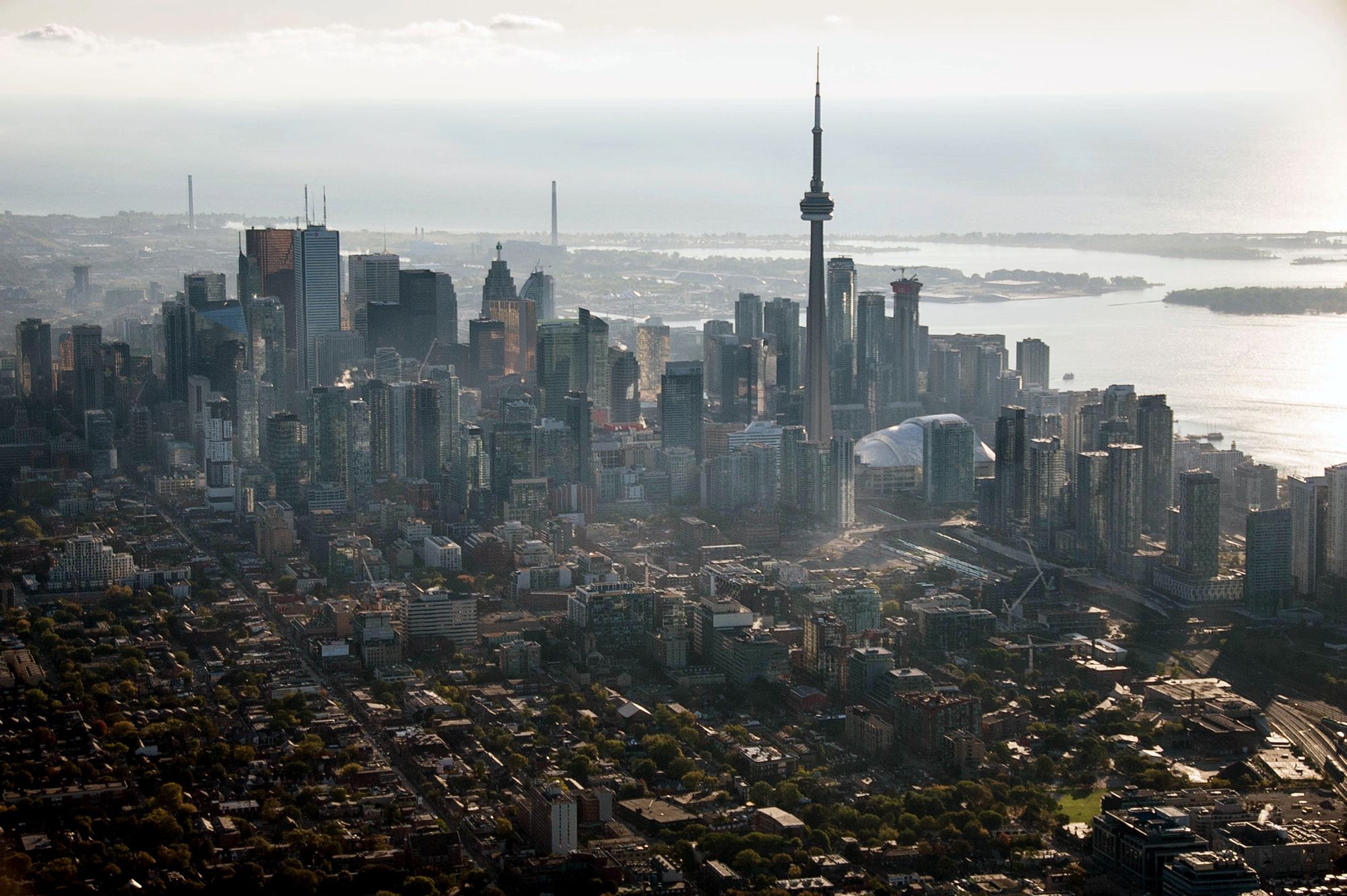 Gli affitti a Toronto sono esplosi grazie alla forte domanda poiché i tassi di interesse dissuadono Bloomberg dall'acquisto di case