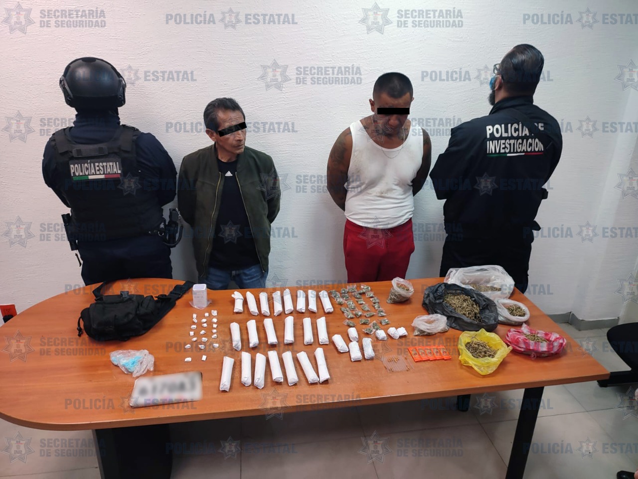 Detuvieron a 2 narcomenudistas con varias dosis de droga en Edomex - Infobae