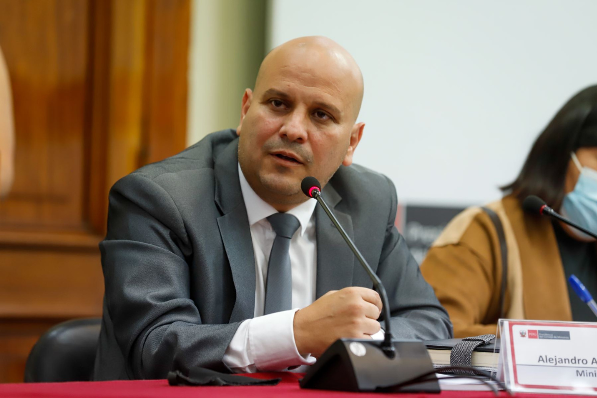El ministro Salas confía en que el mandatario no dejará su cargo a pesar de las investigaciones que hay en su contra. Foto: Andina