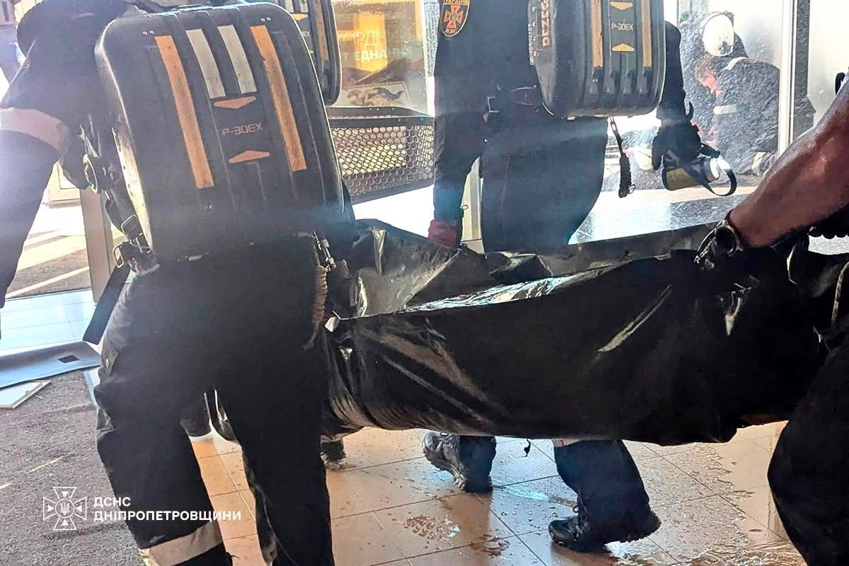 Rusia lanz&oacute; un nuevo ataque con drones contra un centro comercial en la ciudad natal de Zelensky: al menos 14 muertos