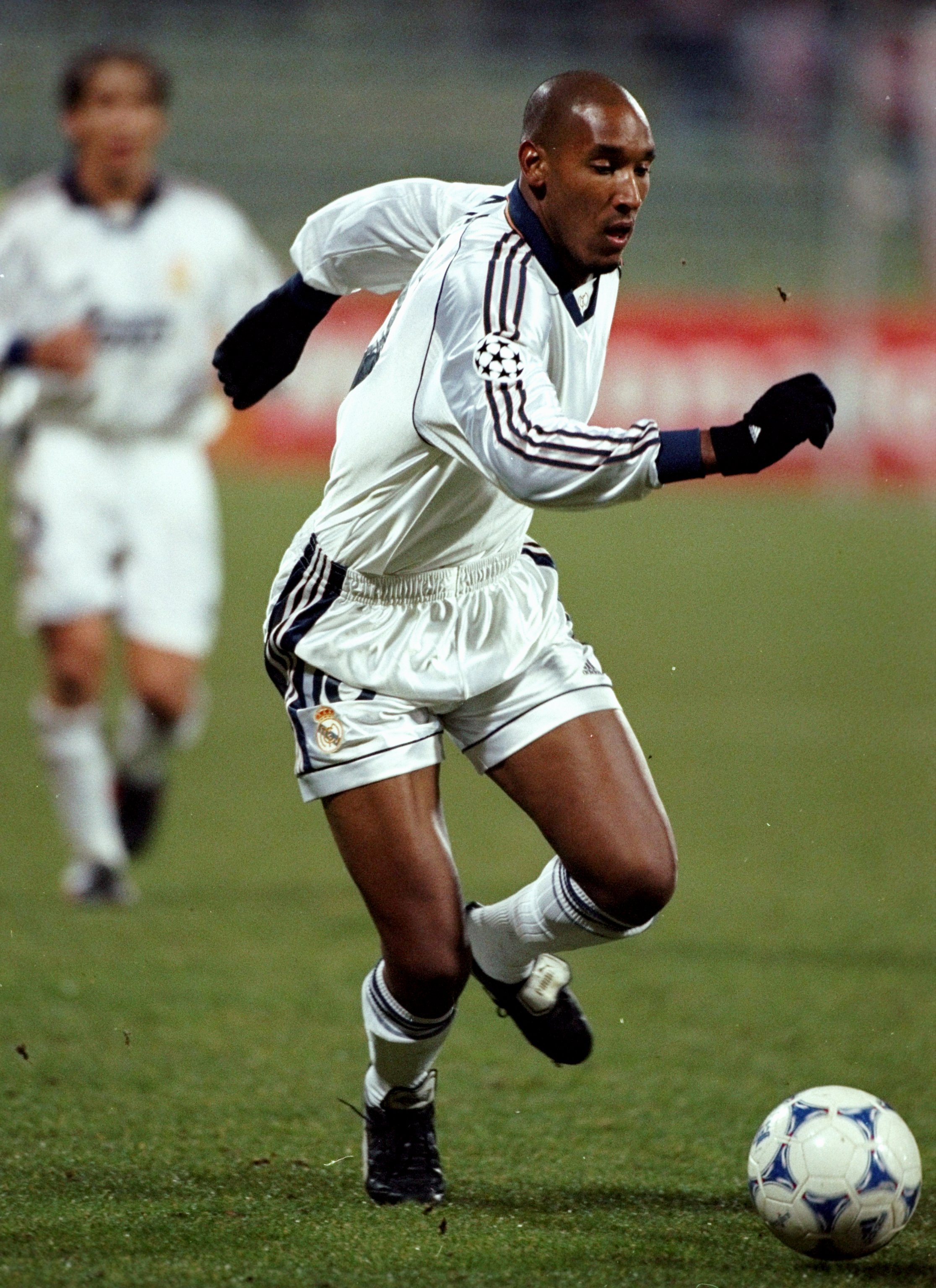 Nicolas Anelka llegó al Real Madrid como una estrella tras su paso por Arsenal (Credit: Stu Forster /Allsport)