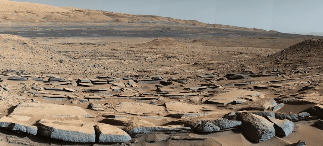 Imagen facilitada por el CAB y obtenida por el rover Curiosity de secuencias sedimentarias en el cráter Gale. NASA/EFE
