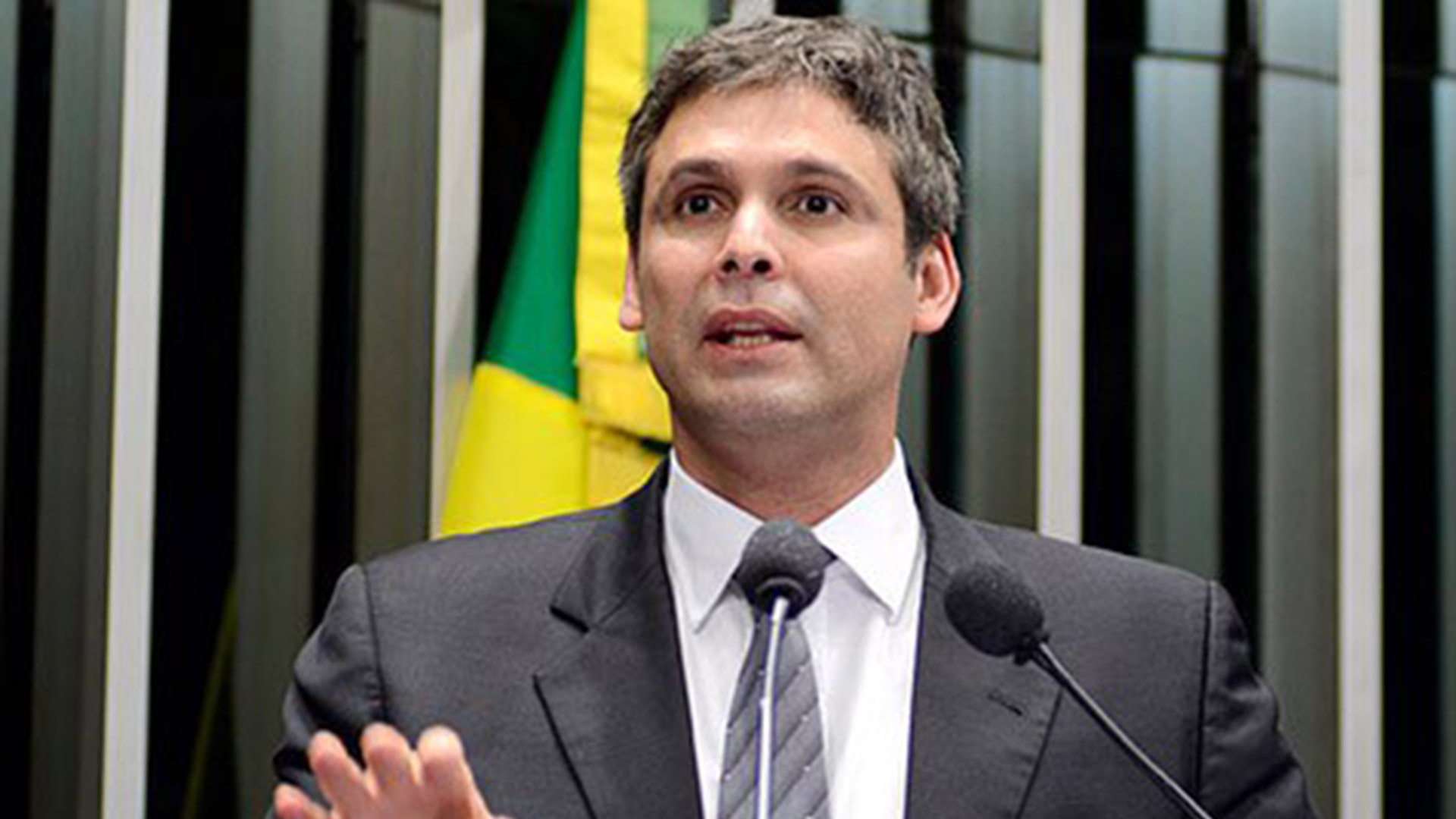 Diputados del partido de Lula pidieron una alerta roja de Interpol para Fl&aacute;vio Bolsonaro