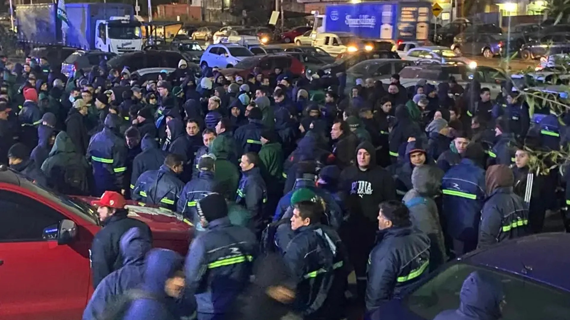 El Sindicato de Camioneros est&aacute; en pie de guerra por 220 despedidos en una empresa: uno es el hijo menor de Hugo Moyano