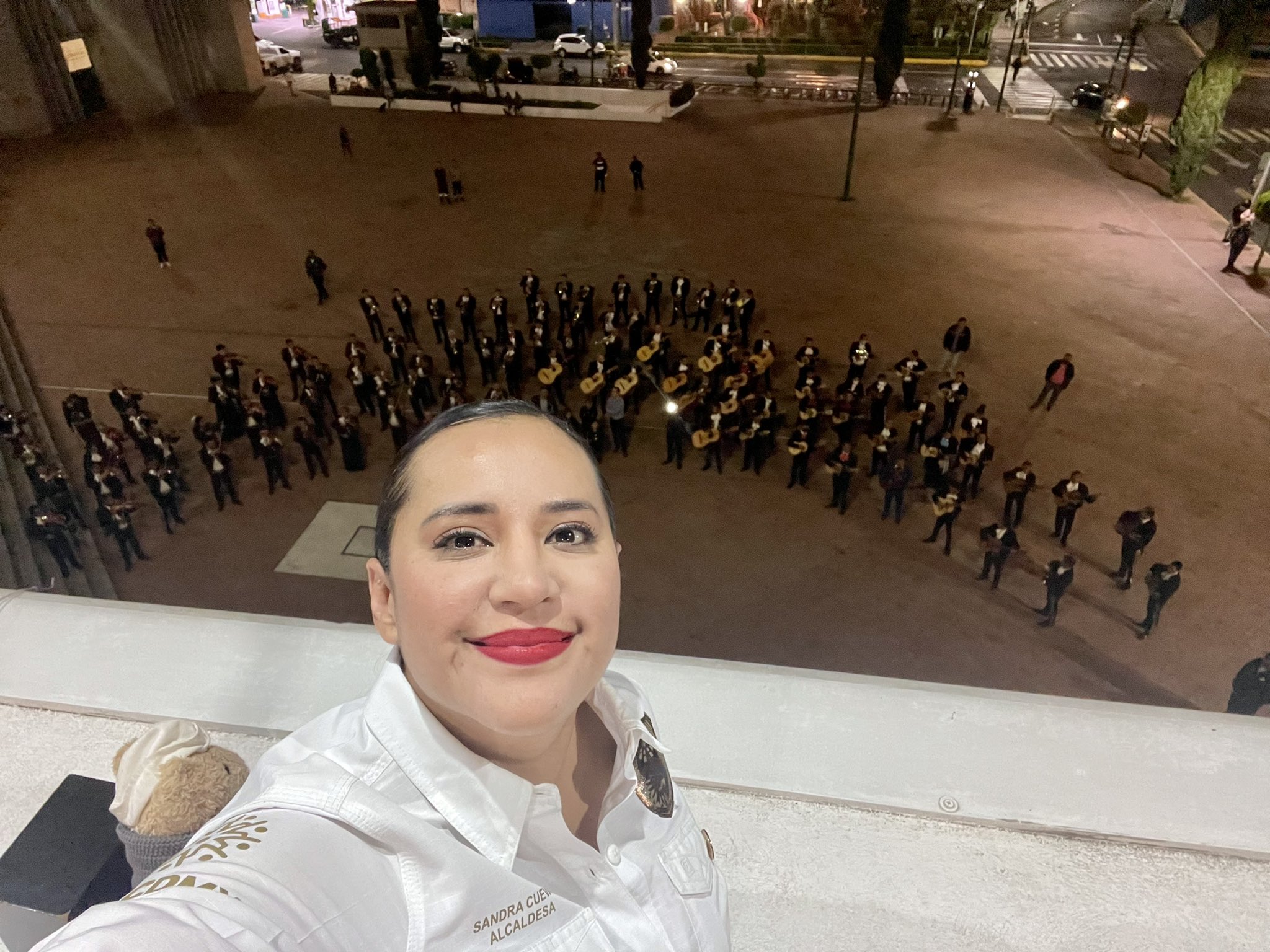 La alcaldesa presumió una serenata de hasta 100 mariachis. Foto: Twitter/@SandraCuevas_