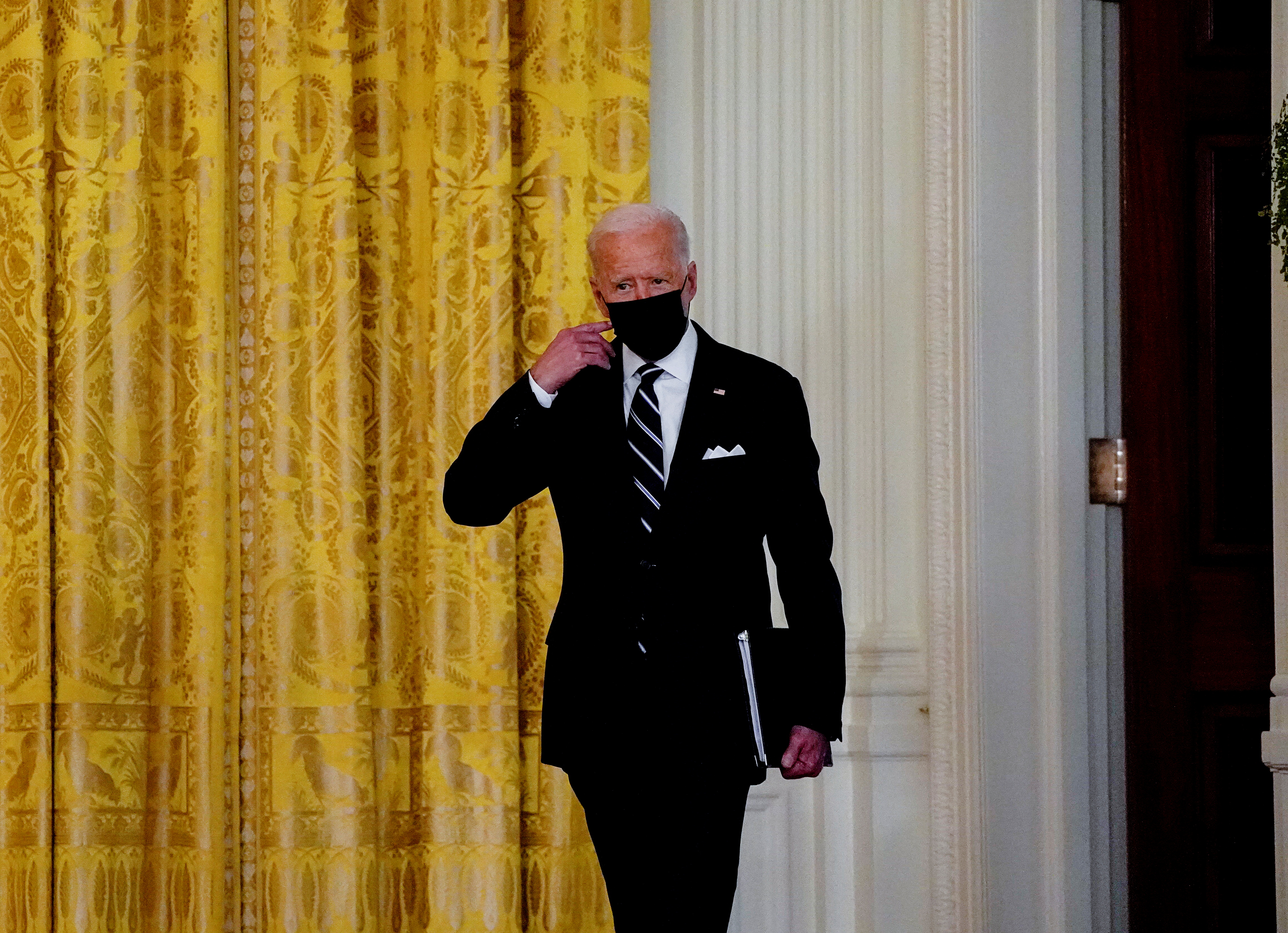 Joe Biden recibió un nuevo informe de la Inteligencia de Estados Unidos sobre el origen del COVID-19 (FOTO: REUTERS)