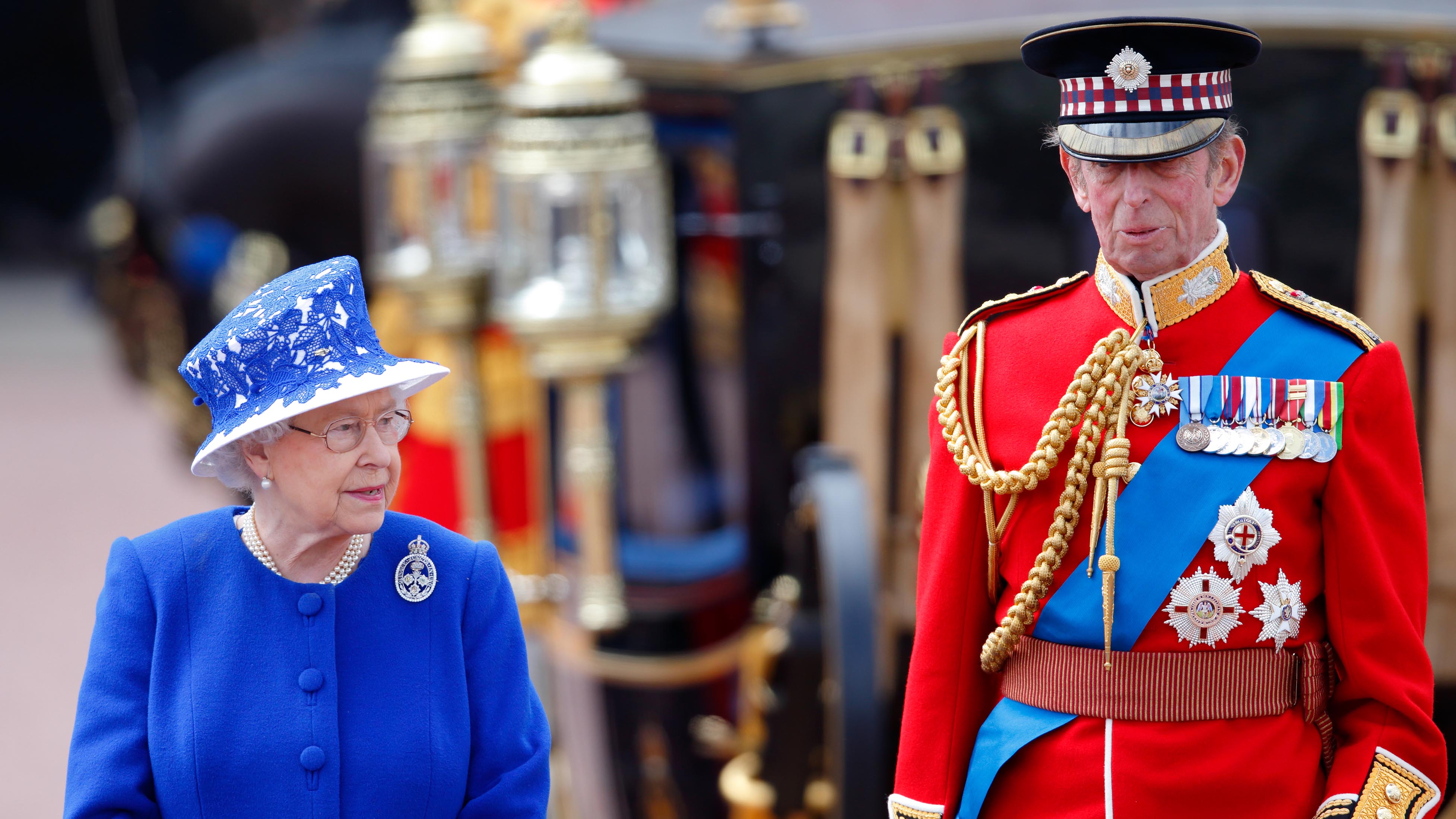 Foto de archivo de la reina Isabel II y su primo Eduardo, duque de Kent y Gran Maestro de la Gran Logia Unida de Inglaterra desde 1967 (Foto de Max Mumby/Indigo/Getty Images)