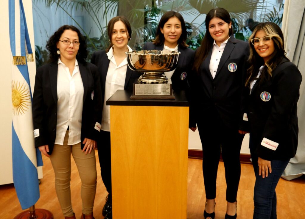El equipo femenino argentino, Zuriel, Sarquis, Borda, Besso y Campos