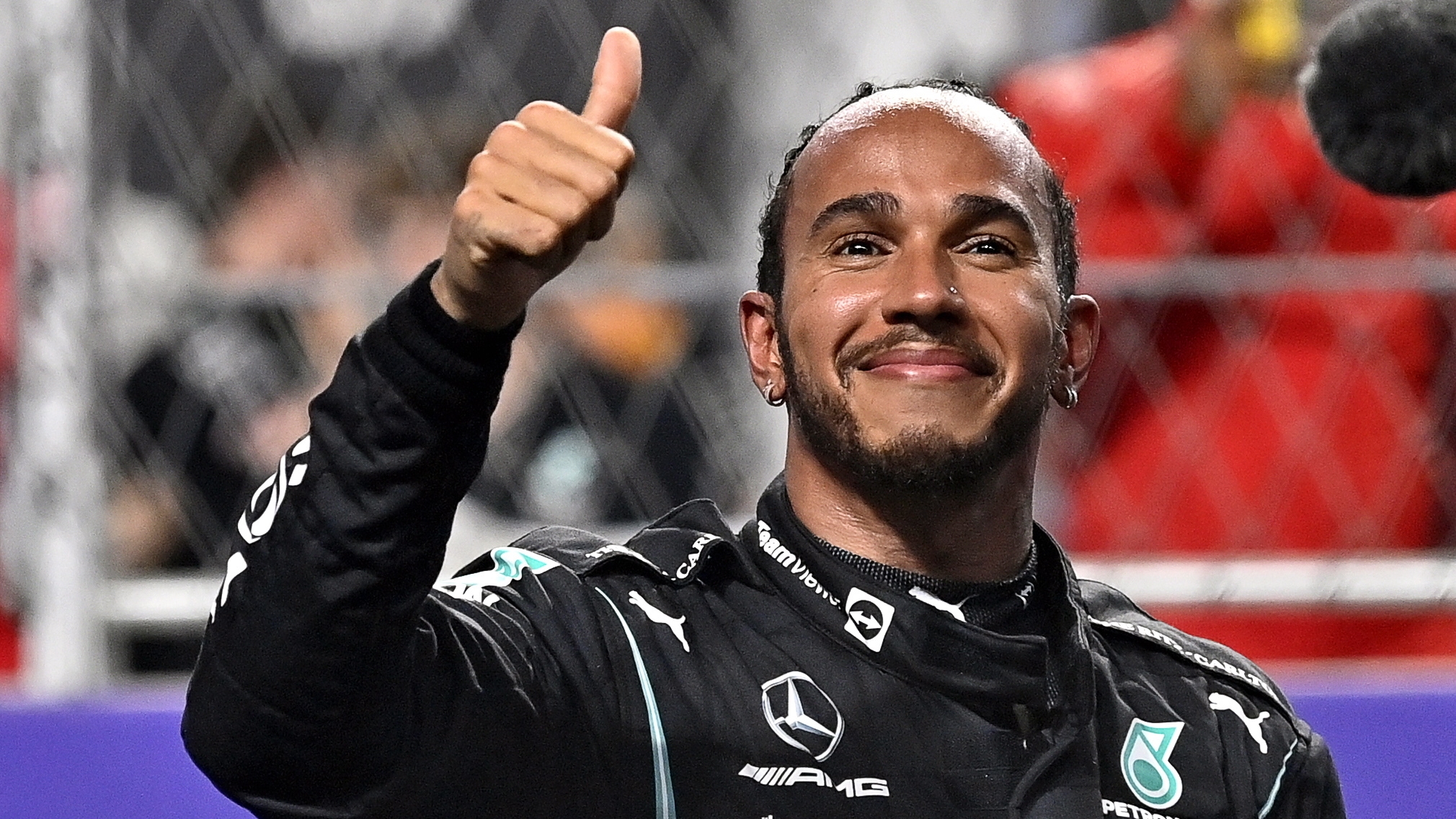 Lewis Hamilton se negó a despojarse de sus joyas para competir en la Fórmula 1 (Foto: EFE)
