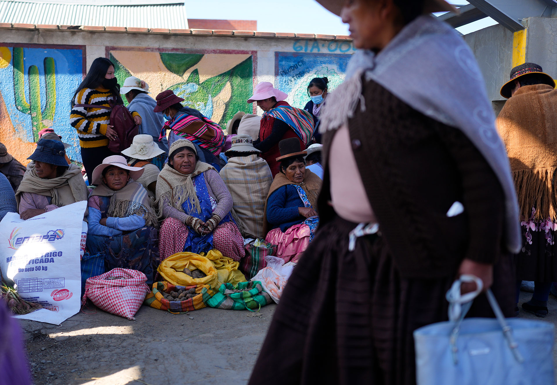 Se desvanece el “milagro económico” de Bolivia: la escasez de dólares y el agitado clima político acorralan a Luis Arce