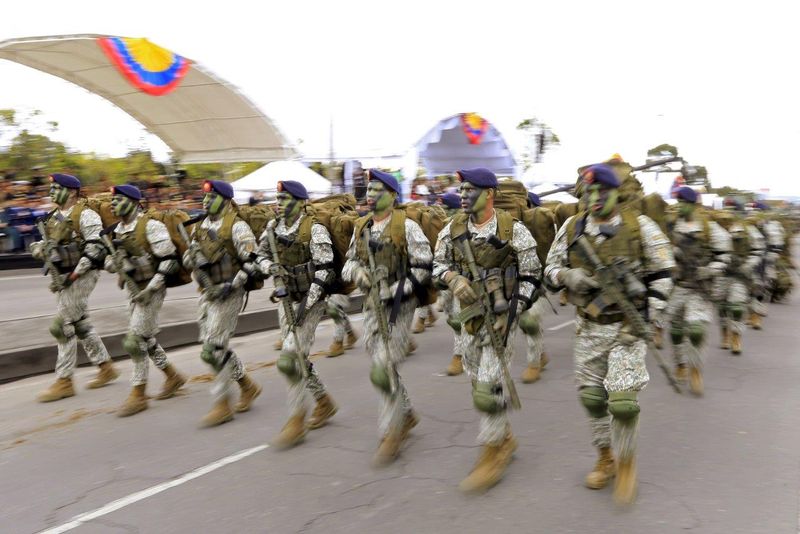 Foto de archivo. Soldados participan en el desfile del Día de la Independencia de Colombia en Bogotá, Colombia, 20 de julio, 2015. REUTERS/Jose Miguel Gómez