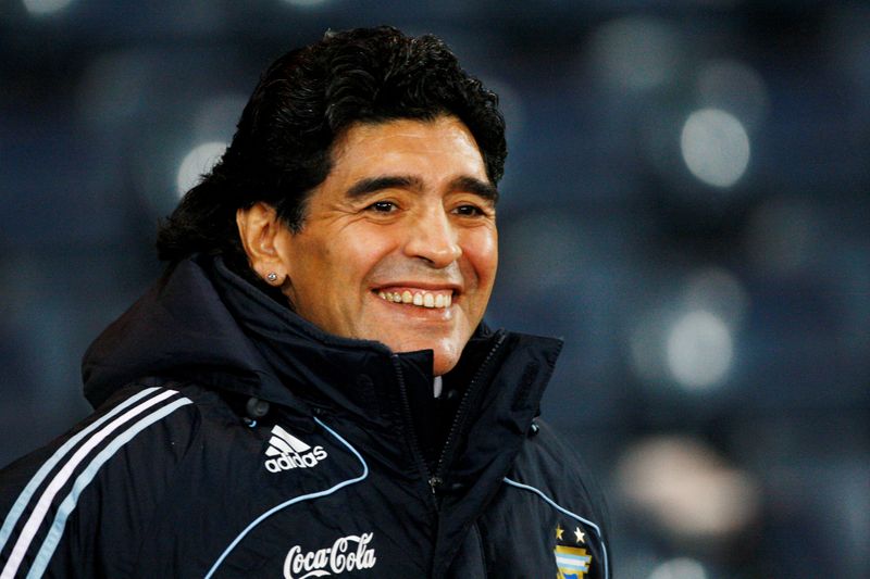 Maradona como DT de Argentina durante un amistoso ante Escocia en 2008 (Foto: Reuters)