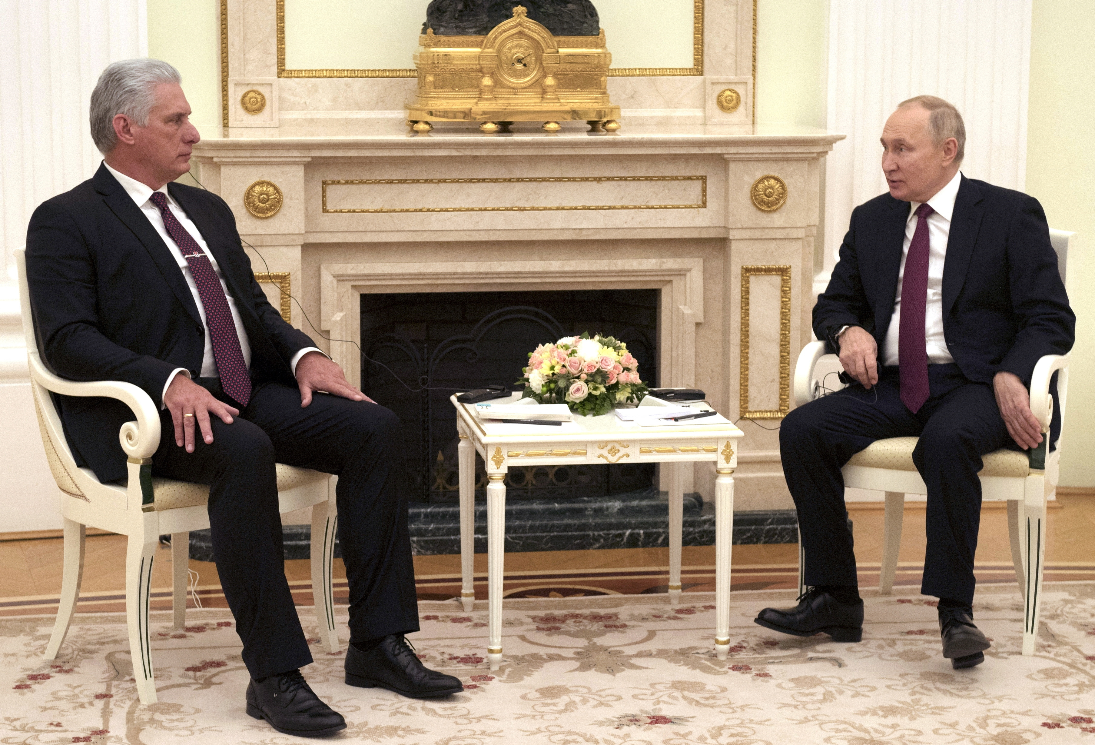 Miguel Díaz-Canel junto a Vladimir Putin (Sputnik/Mikhail Klimentyev/Kremlin via REUTERS/Archivo)