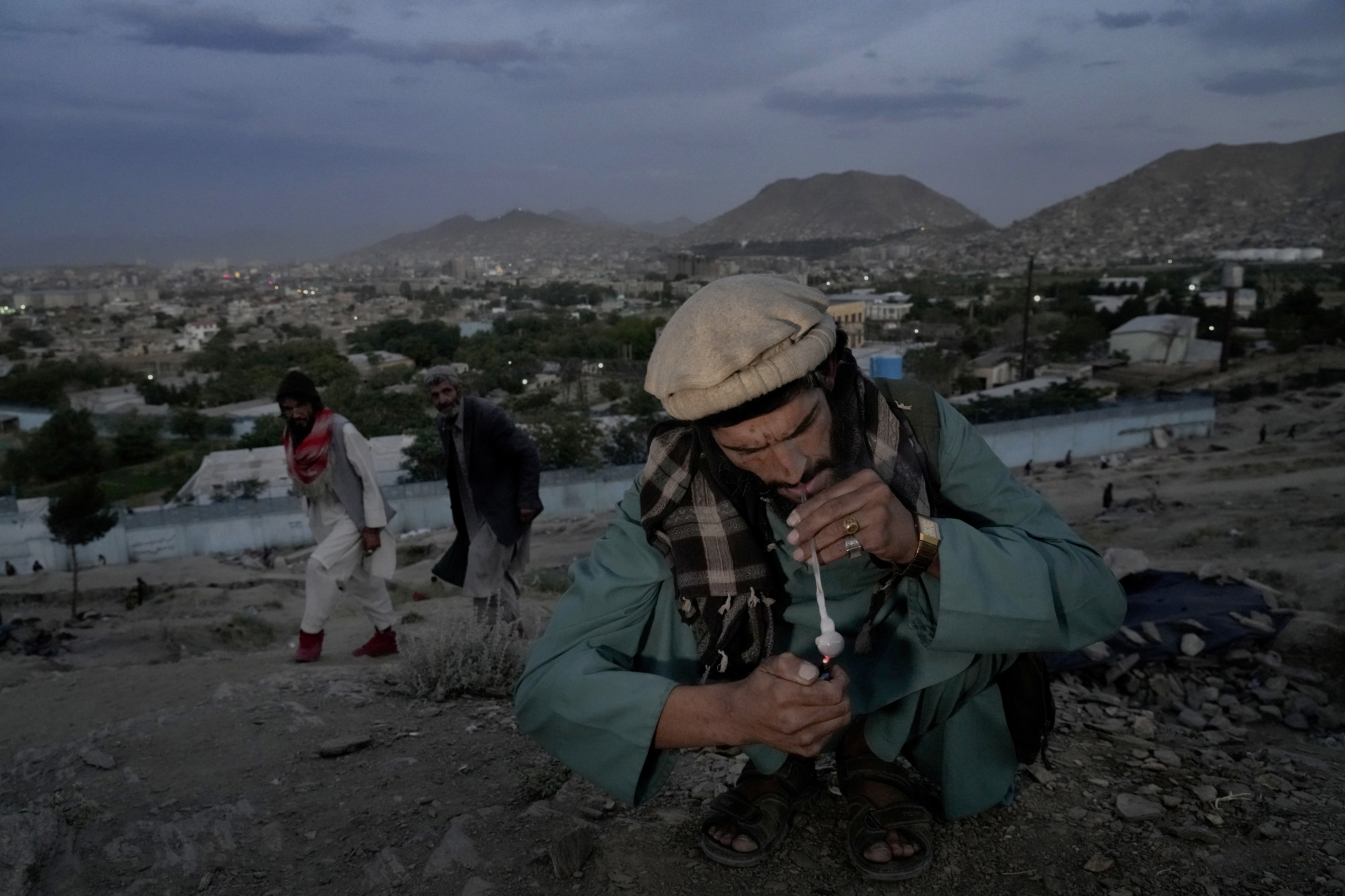 La adicción a las drogas es desde hace tiempo un problema en Afganistán, el mayor productor mundial de opio y heroína y ahora una importante fuente de metanfetamina (AP Photo/Ebrahim Noroozi)