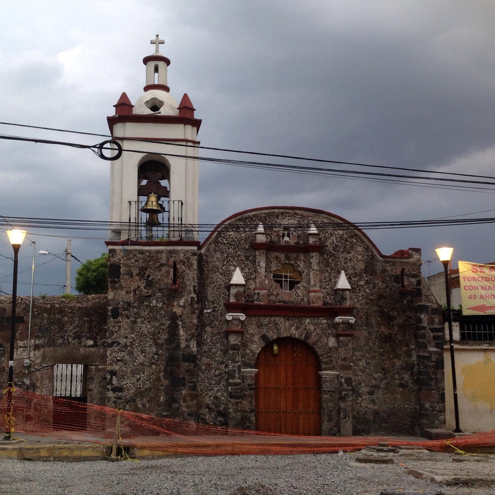 Entrada principal de la iglesia de San Pedro Apóstol  en Xochimilco.
Fotos:
Facebook/Iglesia de San Pedro Apóstol