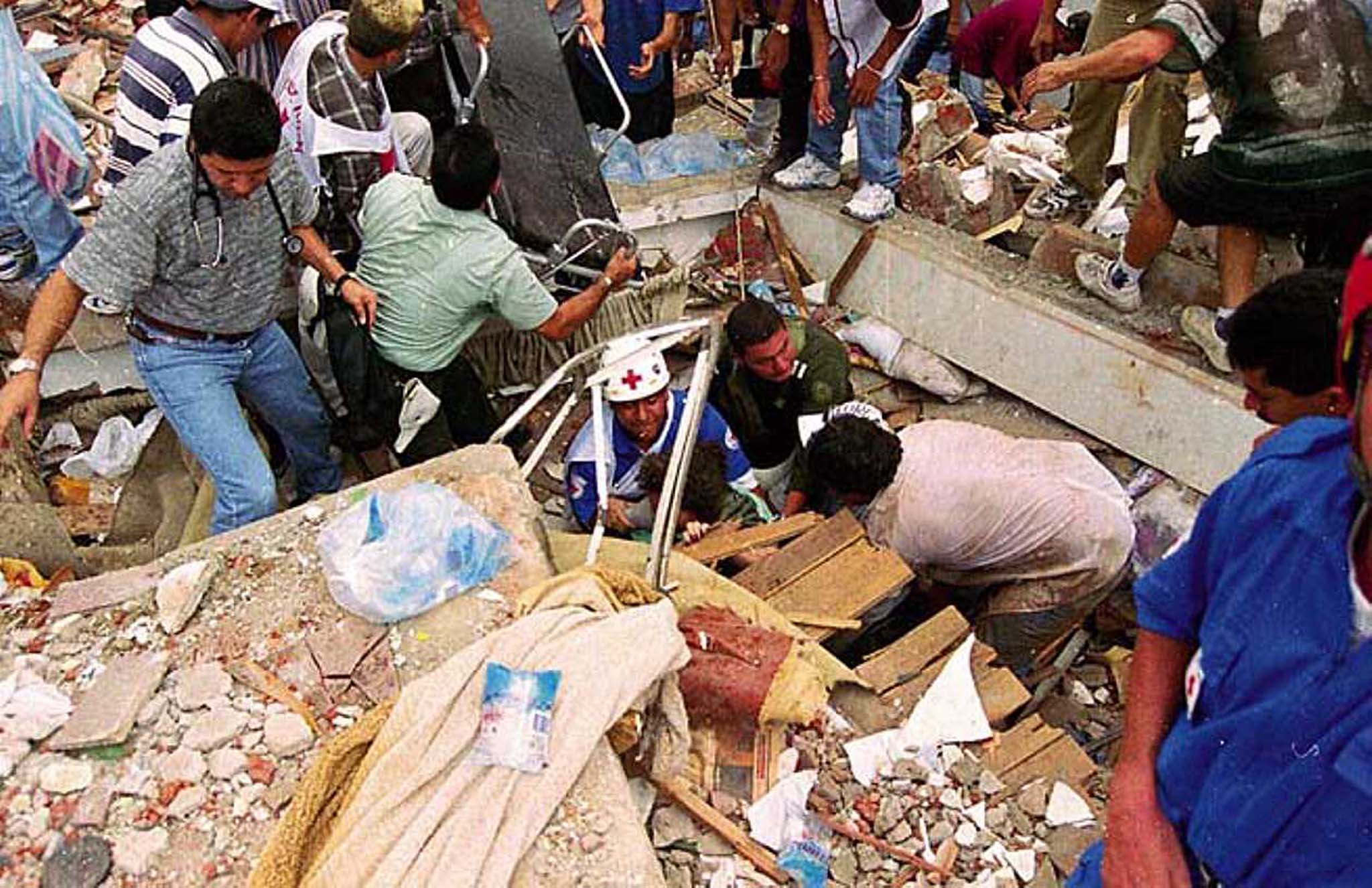 Miles de viviendas quedaron destruidas tras el terremoto en el Eje Cafetero. 
ARCHIVO-COLPRENSA-EL COLOMBIANO