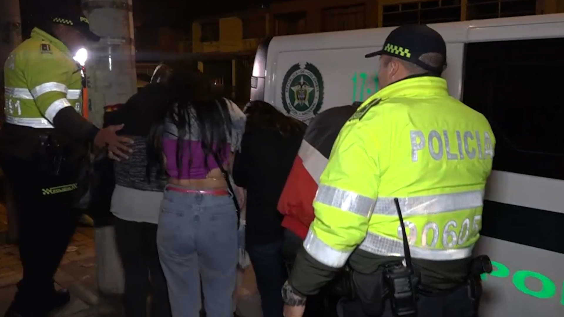 Video: cae banda de mujeres ladronas, entre las que había una adulta mayor, que robaban en el transporte público