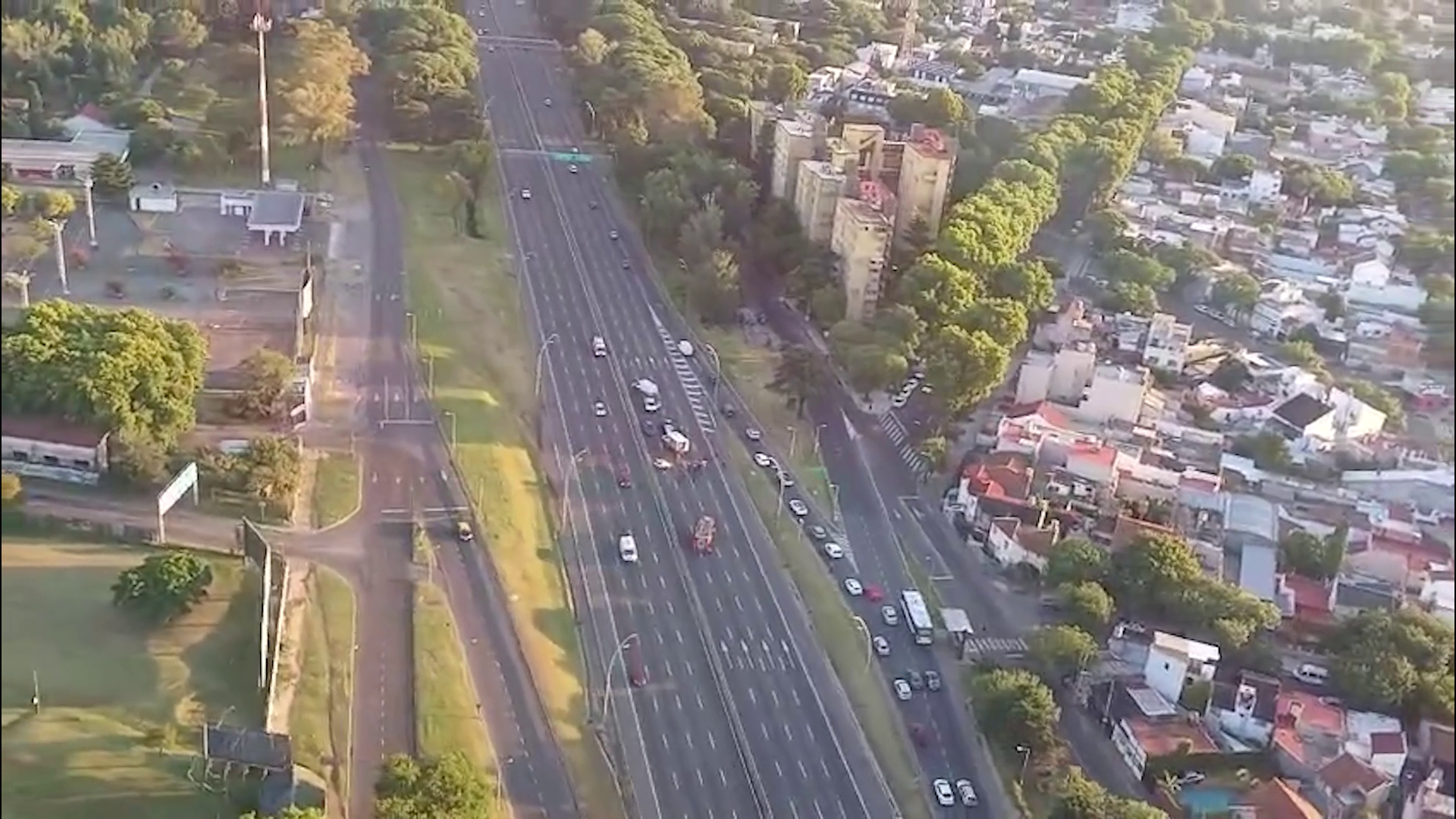 Incendios en Chubut: evacuaron otra localidad cercana a El Hoyo y volvieron a cerrar un tramo de la Ruta 40