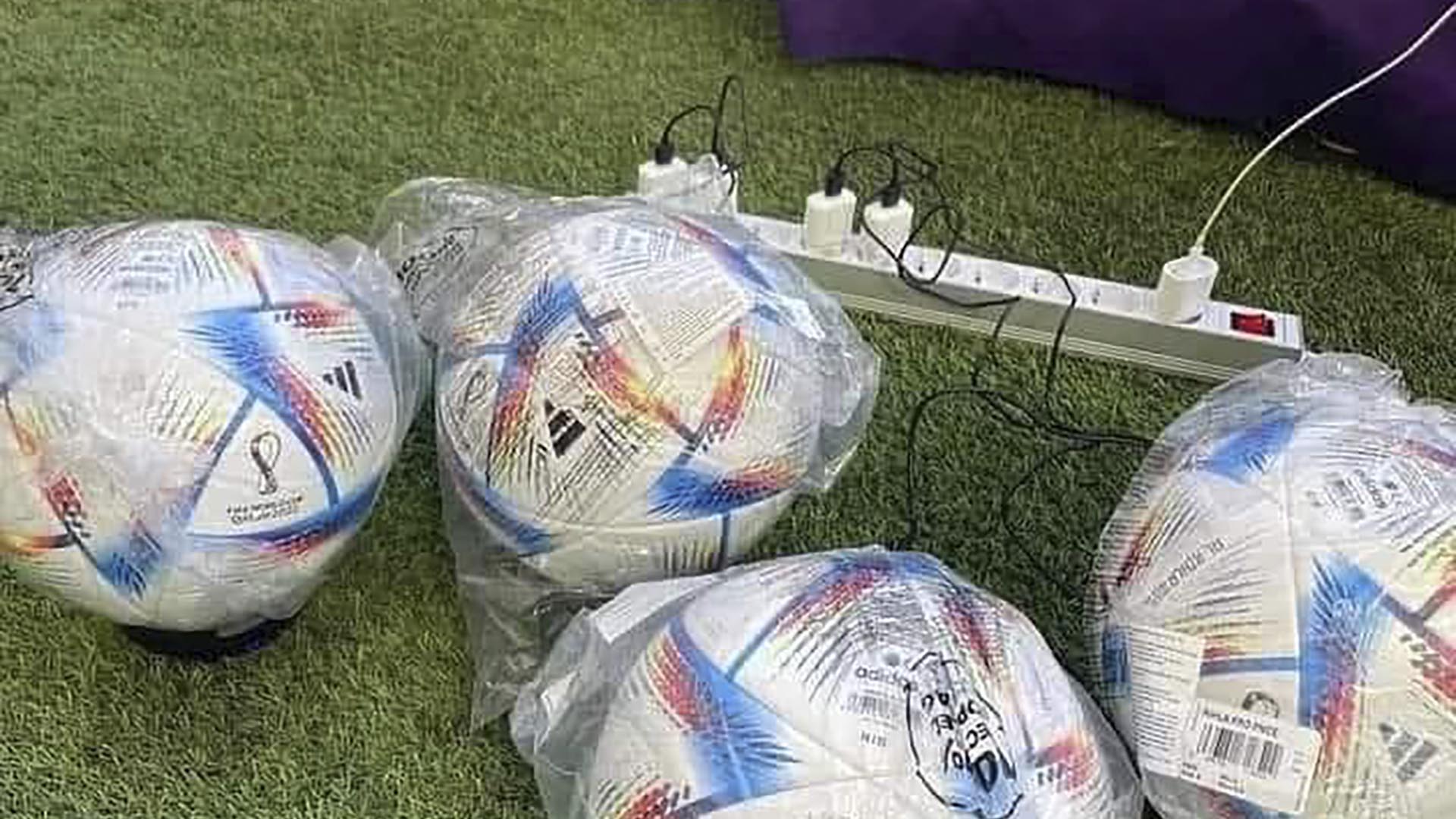 La imagen viral de las pelotas del Mundial Qatar 2022 que se cargan con electricidad: el detalle dispositivo su interior -