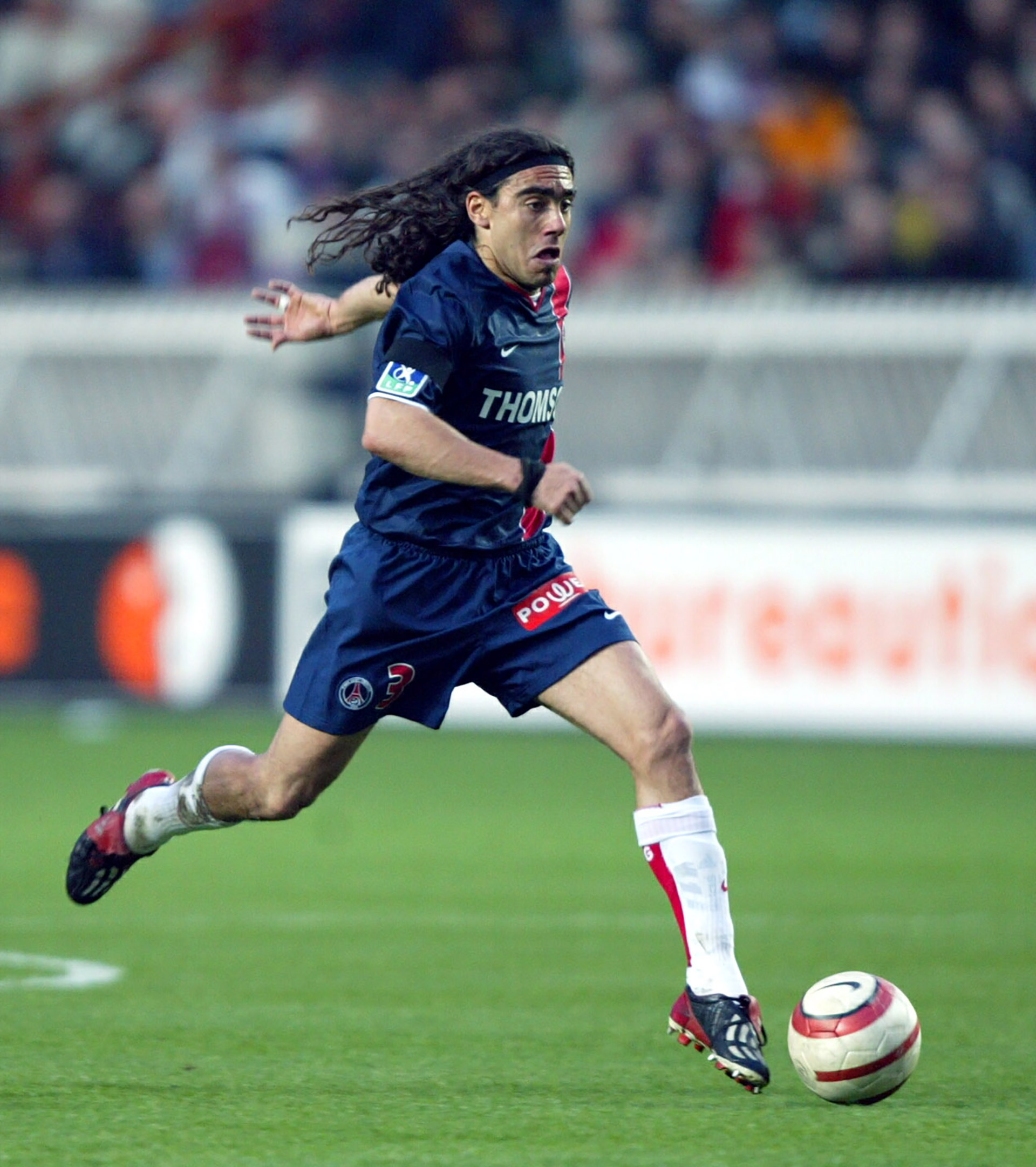 En el verano de 2003 se marcha cedido al París Saint-Germain, con el que gana una Copa de Francia y donde fue elegido jugador más valioso de la temporada, luego de ganar en varias ocasiones el premio de Mejor Jugador del Mes