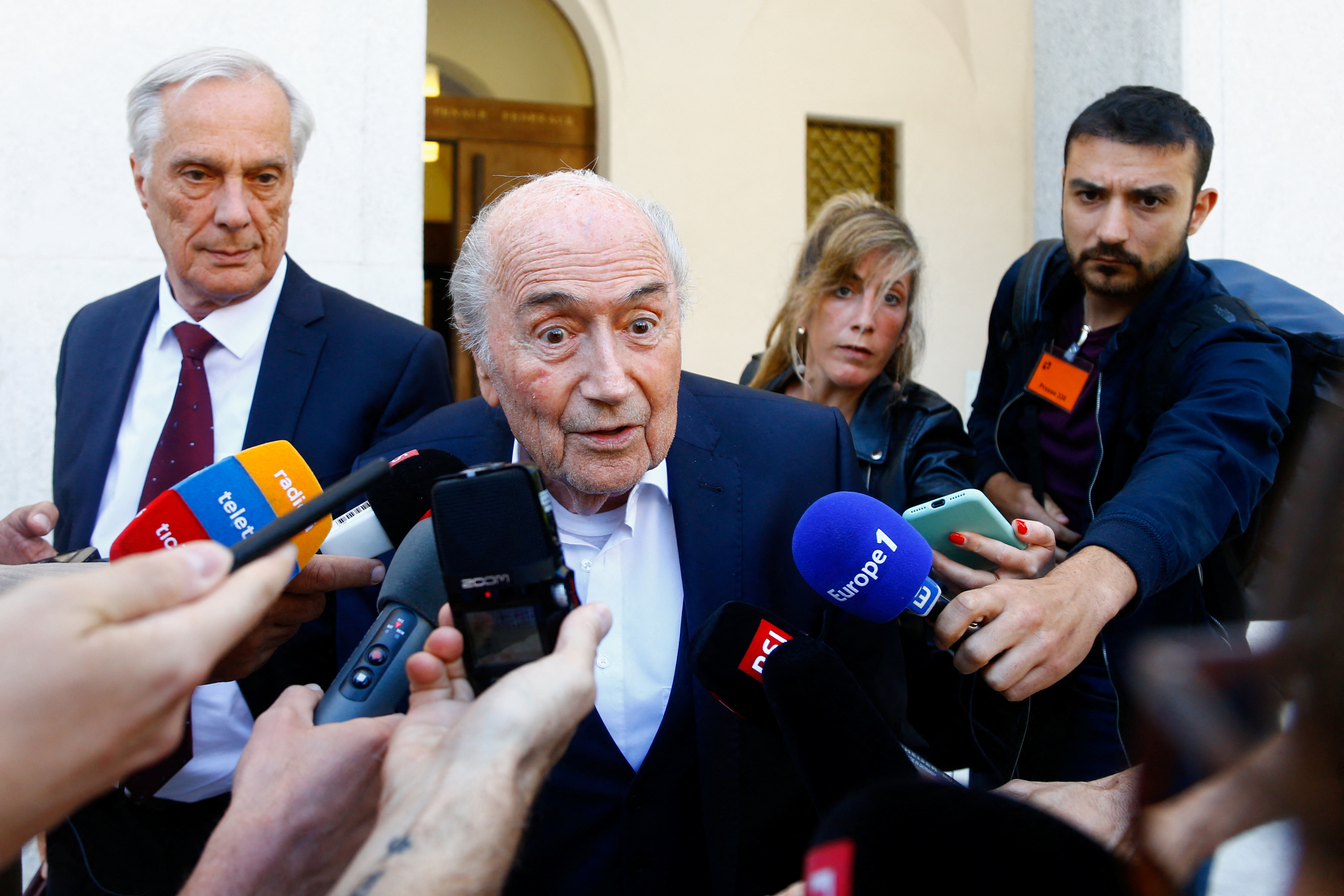Joseph Blatter cerca del Tribunal Penal Federal Suizo en Bellinzona (Reuters)
