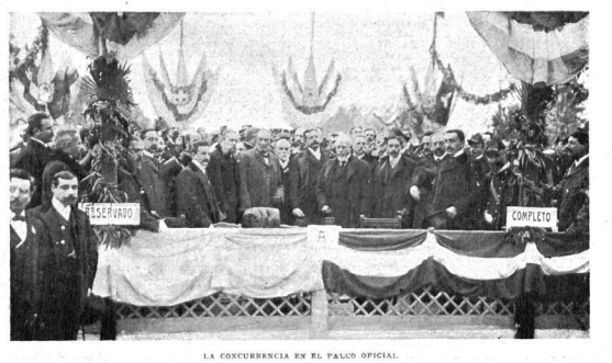 Palco con el presidente Roca y diversas autoridades durante la inauguración del monumento a Garibaldi en Plaza Italia. (Fotografía Revista Caras y Caretas).