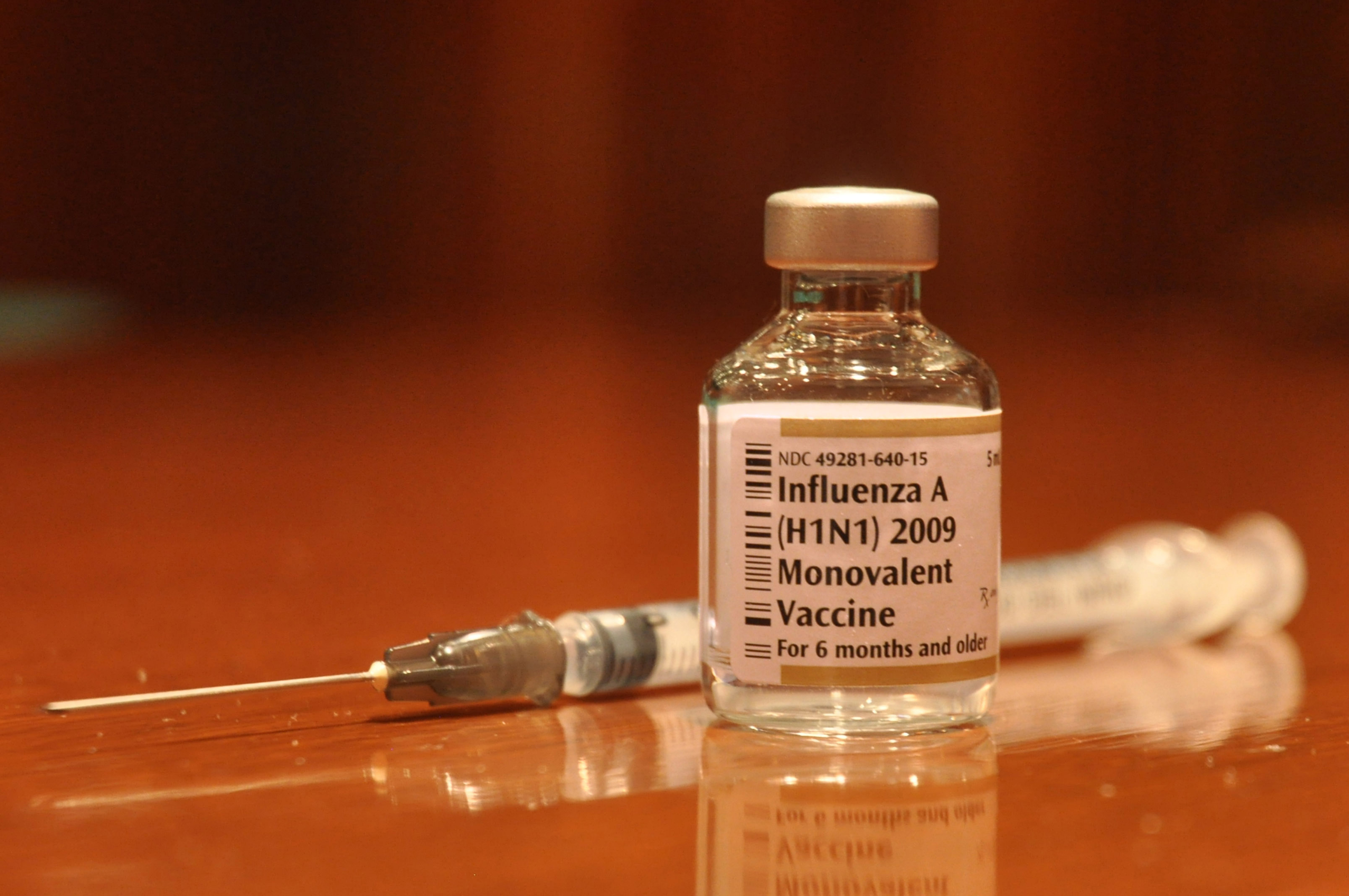 Грипп новая вакцина. Вакцина от свиного гриппа. Вакцины от h1n1. Свиной грипп вакцинация. Грипп h1n1.