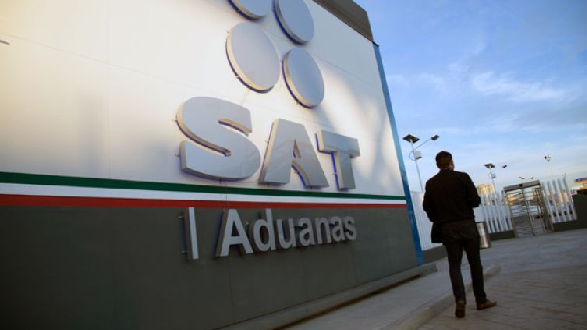 Hacienda alertó de posibles fraudes con multas apócrifas por “sobrecosto” en Aduanas SAT