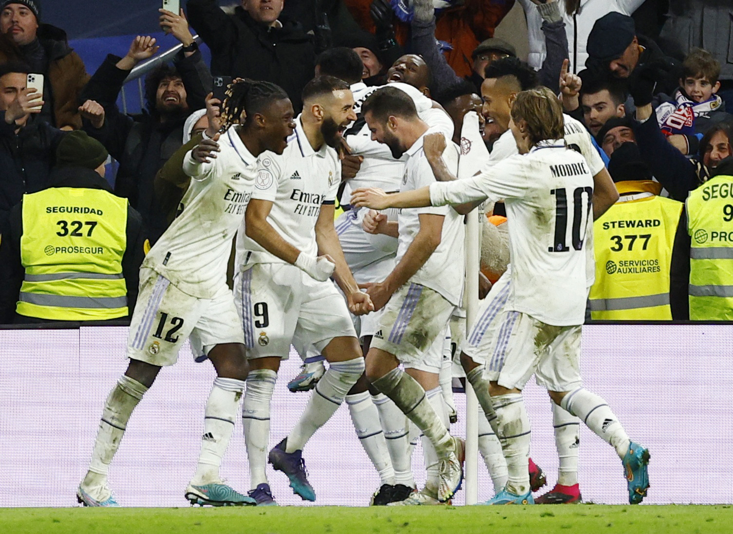 Con dos golazos, Real Madrid remontó el clásico ante el Atlético y avanzó a las semifinales de la Copa del Rey