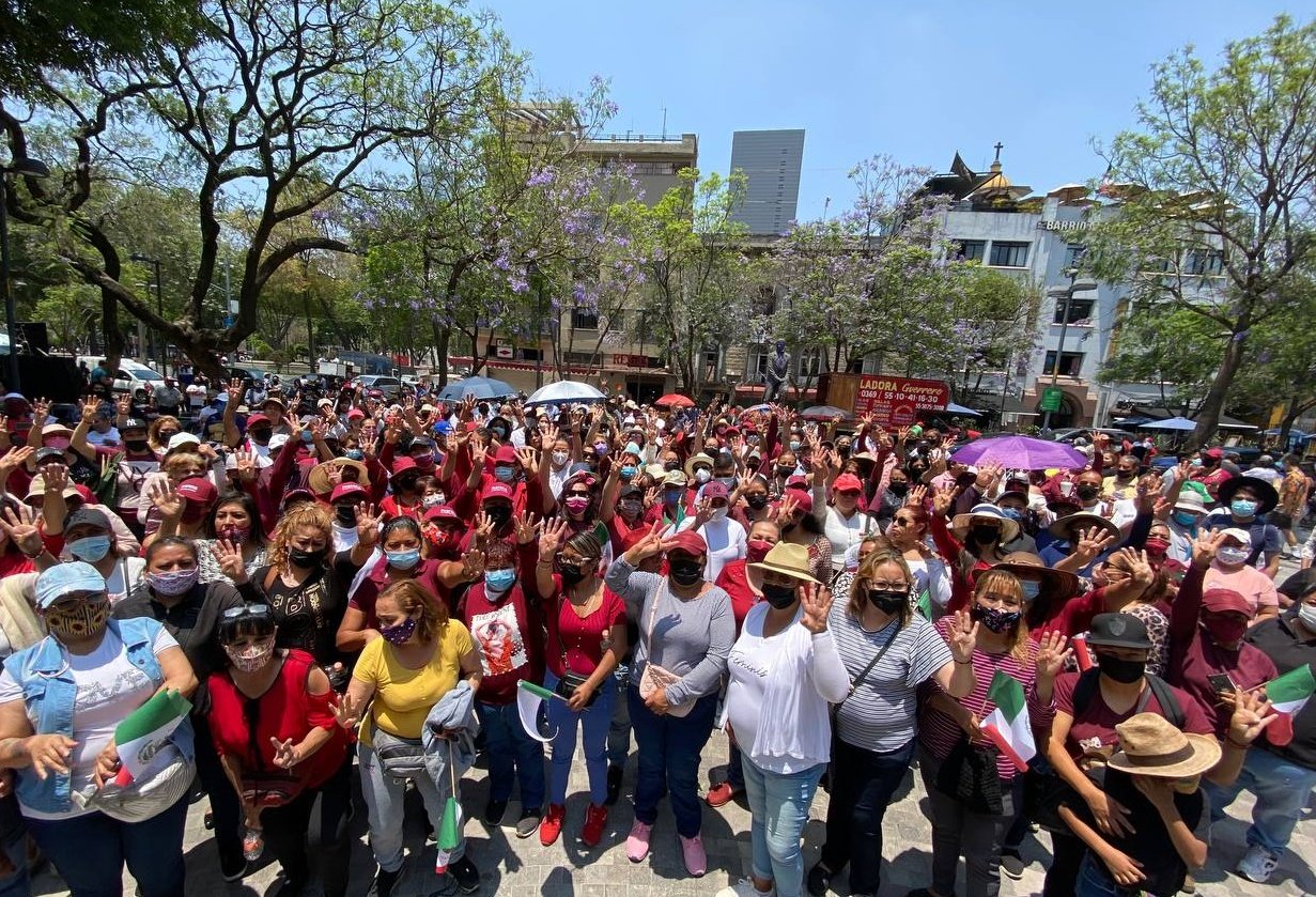 Miembros de Morena se reunieron en la Ciudad de México para dar a conocer los rostros de los diputados que votaron contra la Reforma Eléctrica de AMLO (Foto: Twitter / @mario_delgado)