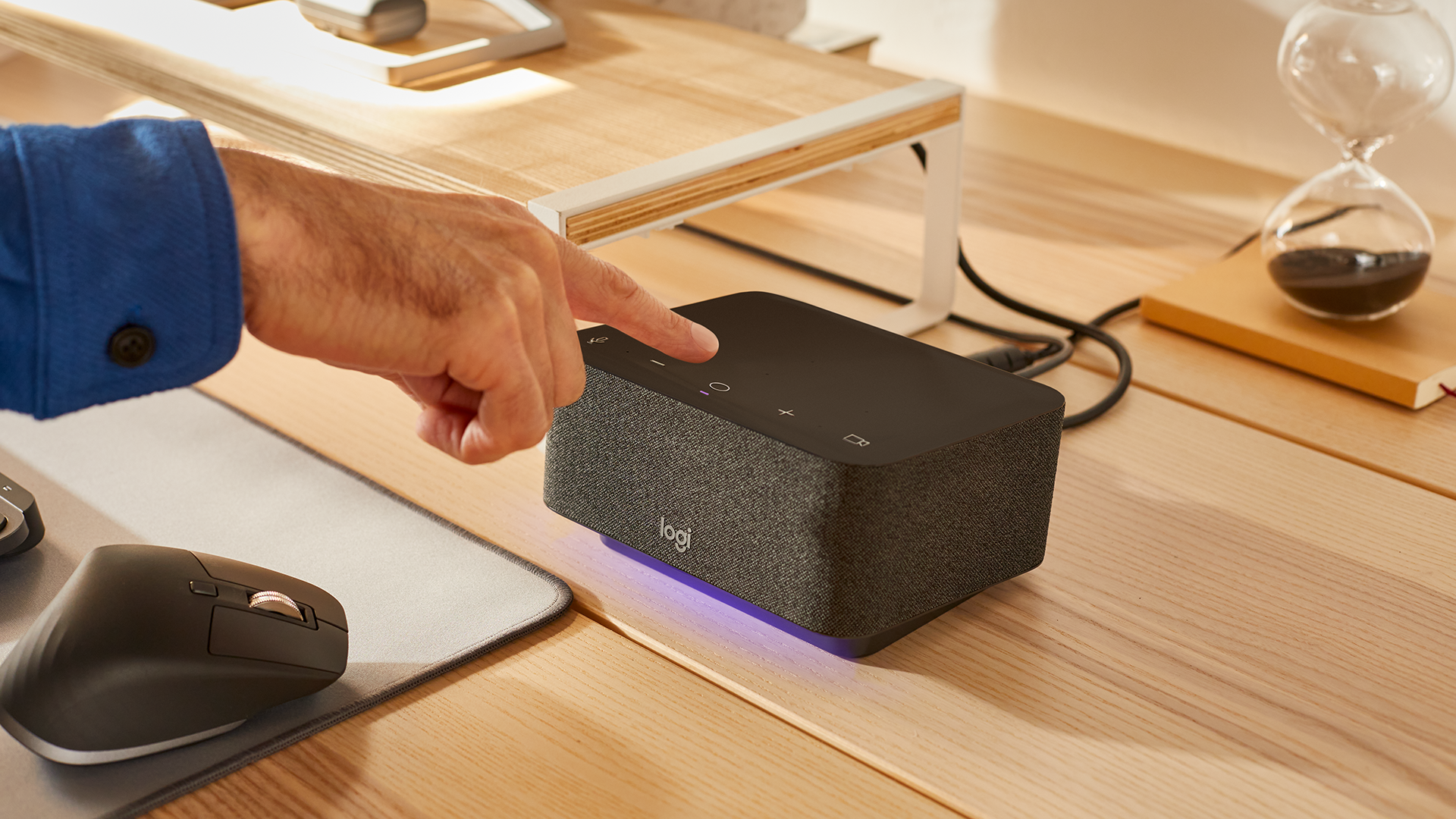 The Logi Dock is a base station designed especially for organizing the improvised offices that many professionals have had to prepare in their homes (Créditos: Pressa Logitech)