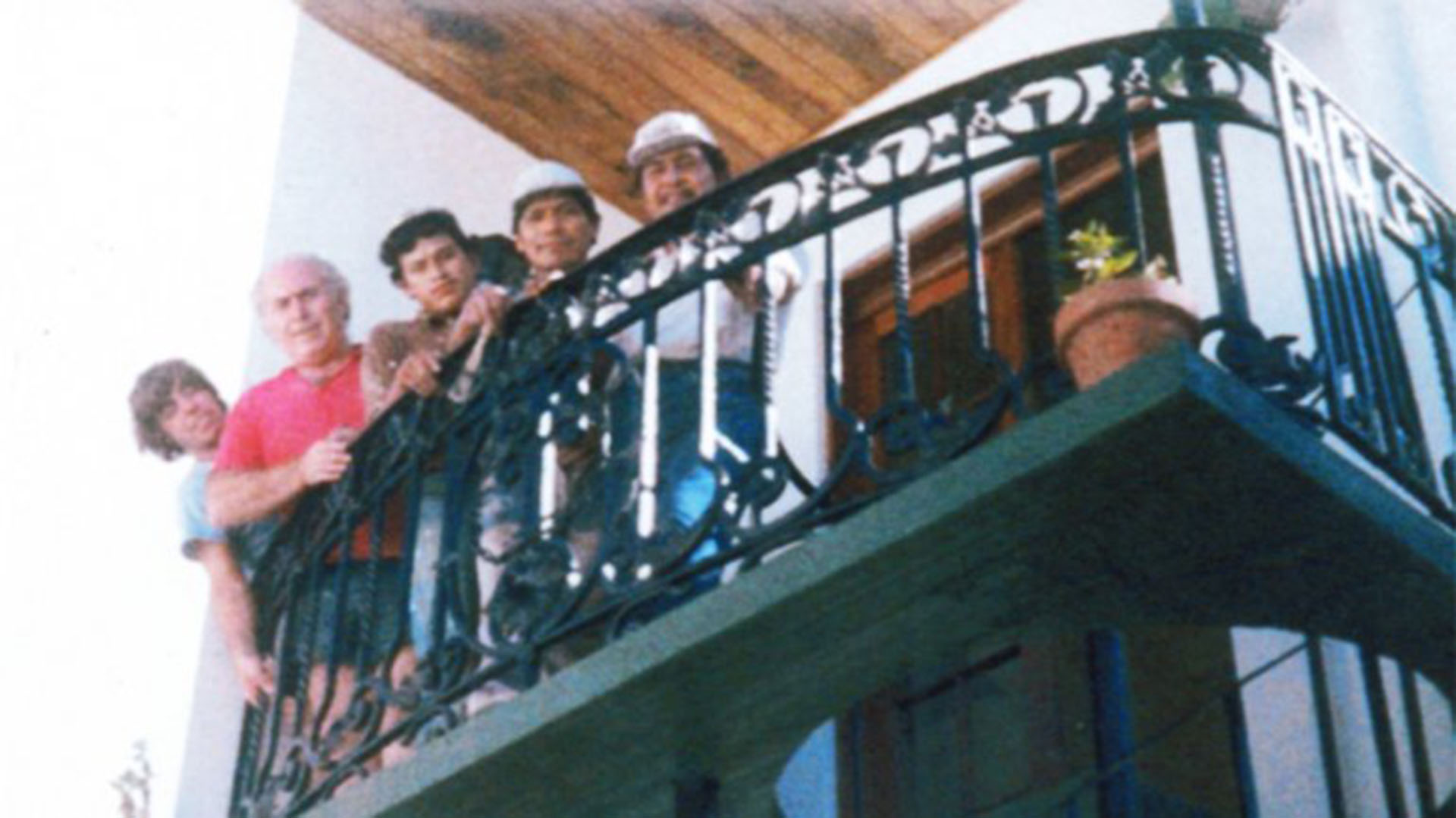 El clan Puccio en su totalidad en un balcón de su casa de San Isidro, donde mantenían cautivos a sus víctimas